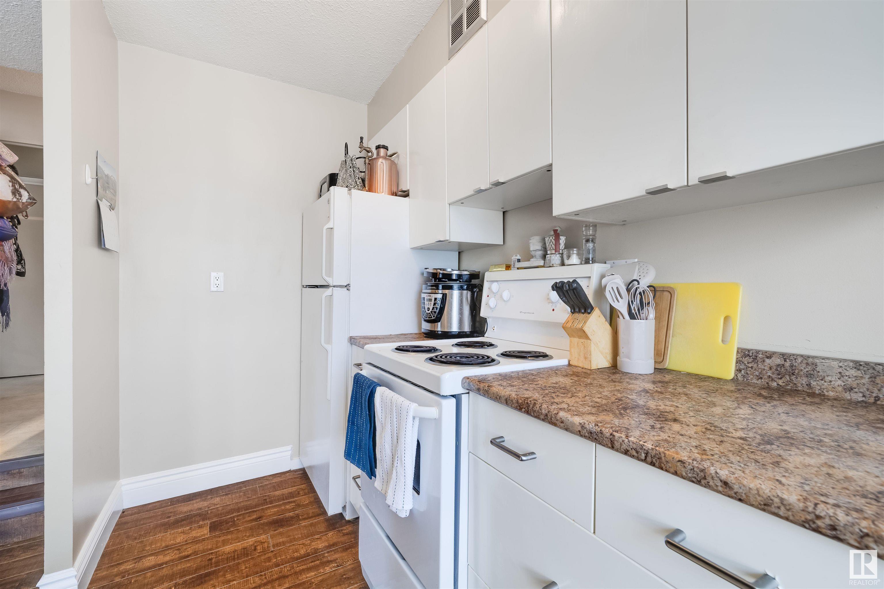 Photo 8 at 216 - 10160 114 Street Nw, Wîhkwêntôwin, Edmonton