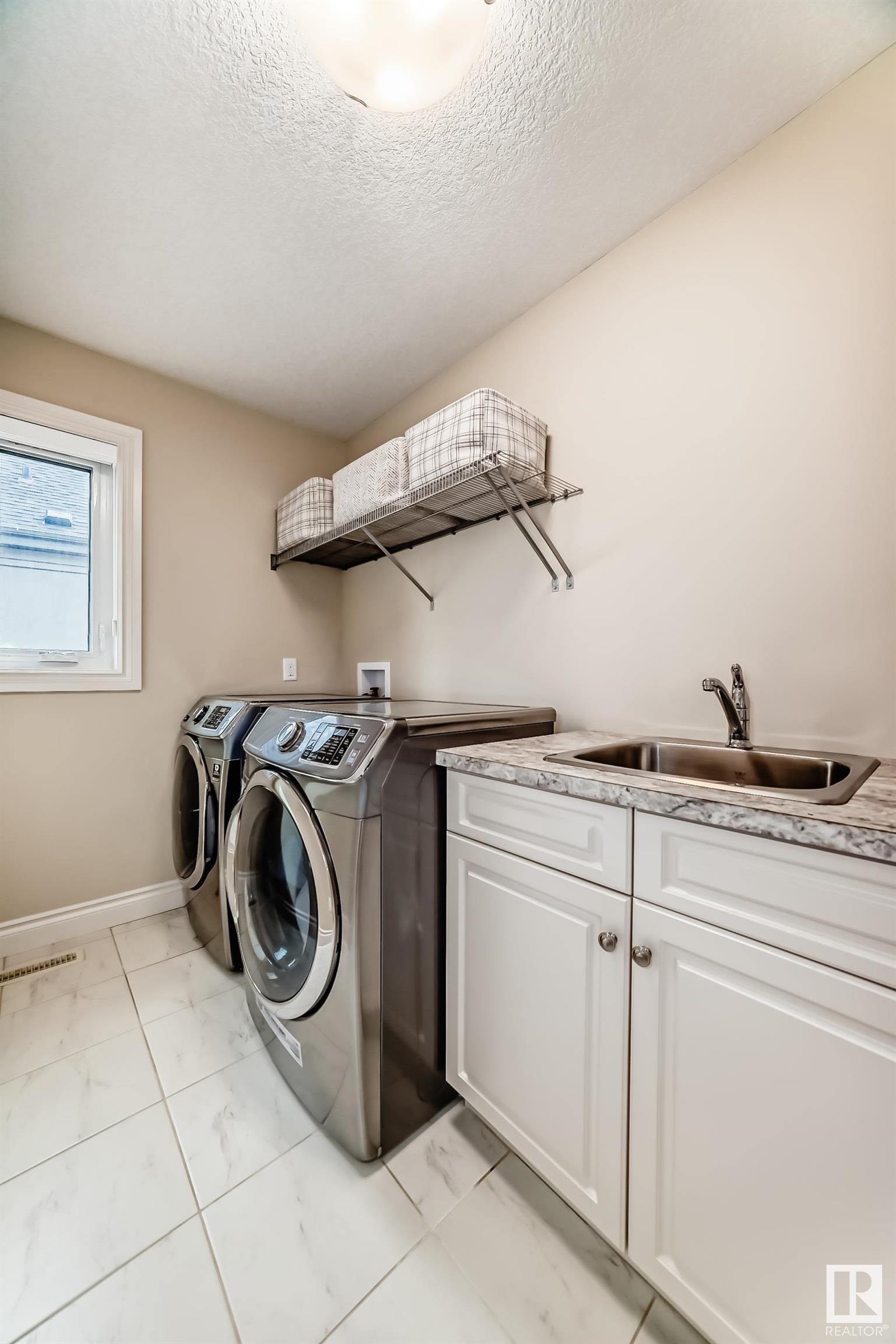 http://cdnparap120.paragonrels.com/ParagonImages/Property/p12/RAE/225344294/52/0/0/dfb5c4b7a24e4f8f2ccaa8ae607e4405/1/10198ba354440199067bd3c5a5ffff60/225344294-a713547f-9eb3-481e-a120-130329932f14.JPG