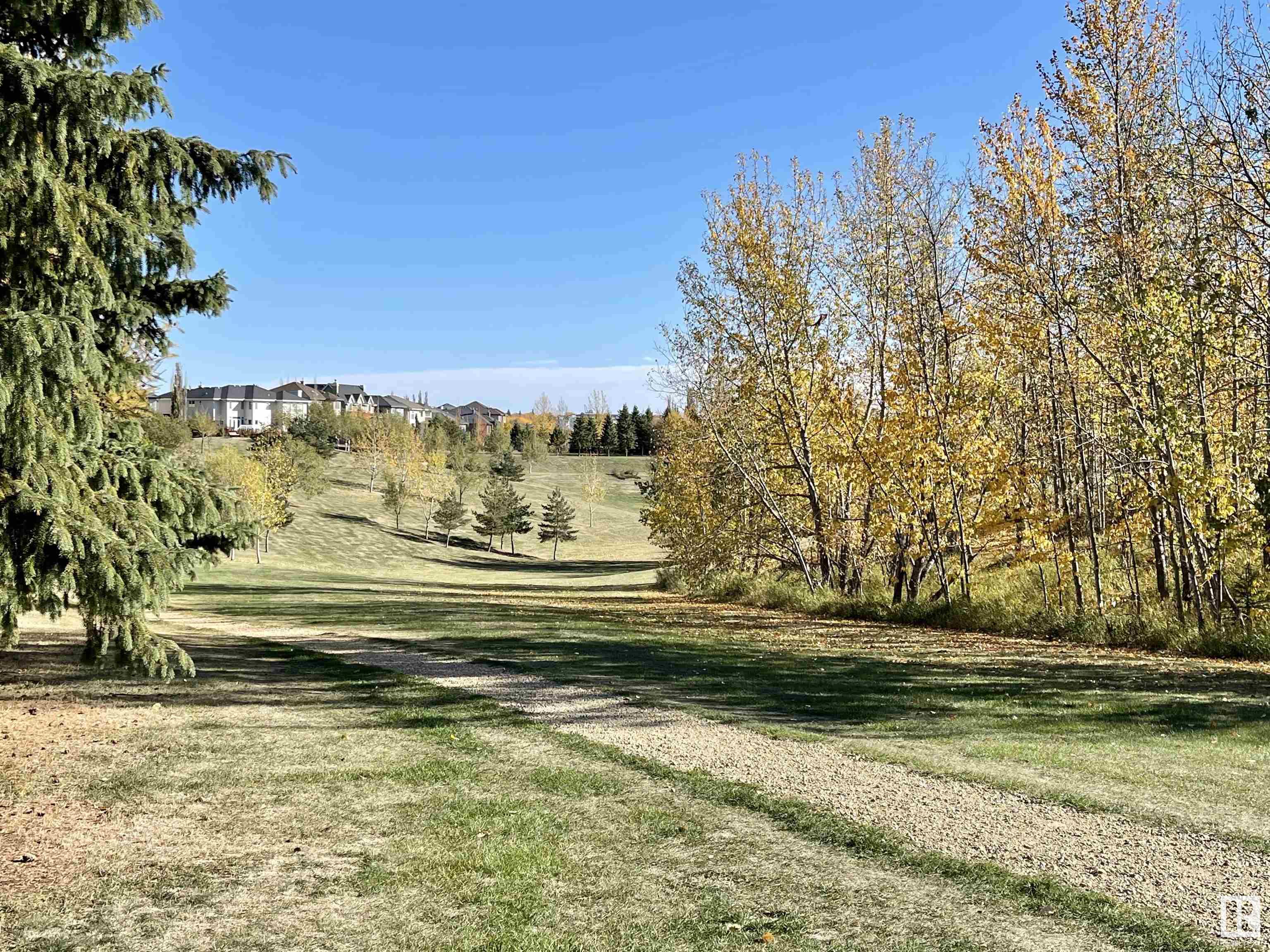 http://cdnparap120.paragonrels.com/ParagonImages/Property/p12/RAE/225344383/62/0/0/5531c01e85e6fa75b702b39d708eb990/1/e5e1c347ea9557df362fadd60a3586dd/225344383-63fcf985-68a1-4d04-8061-2e70825bd3c9.JPG