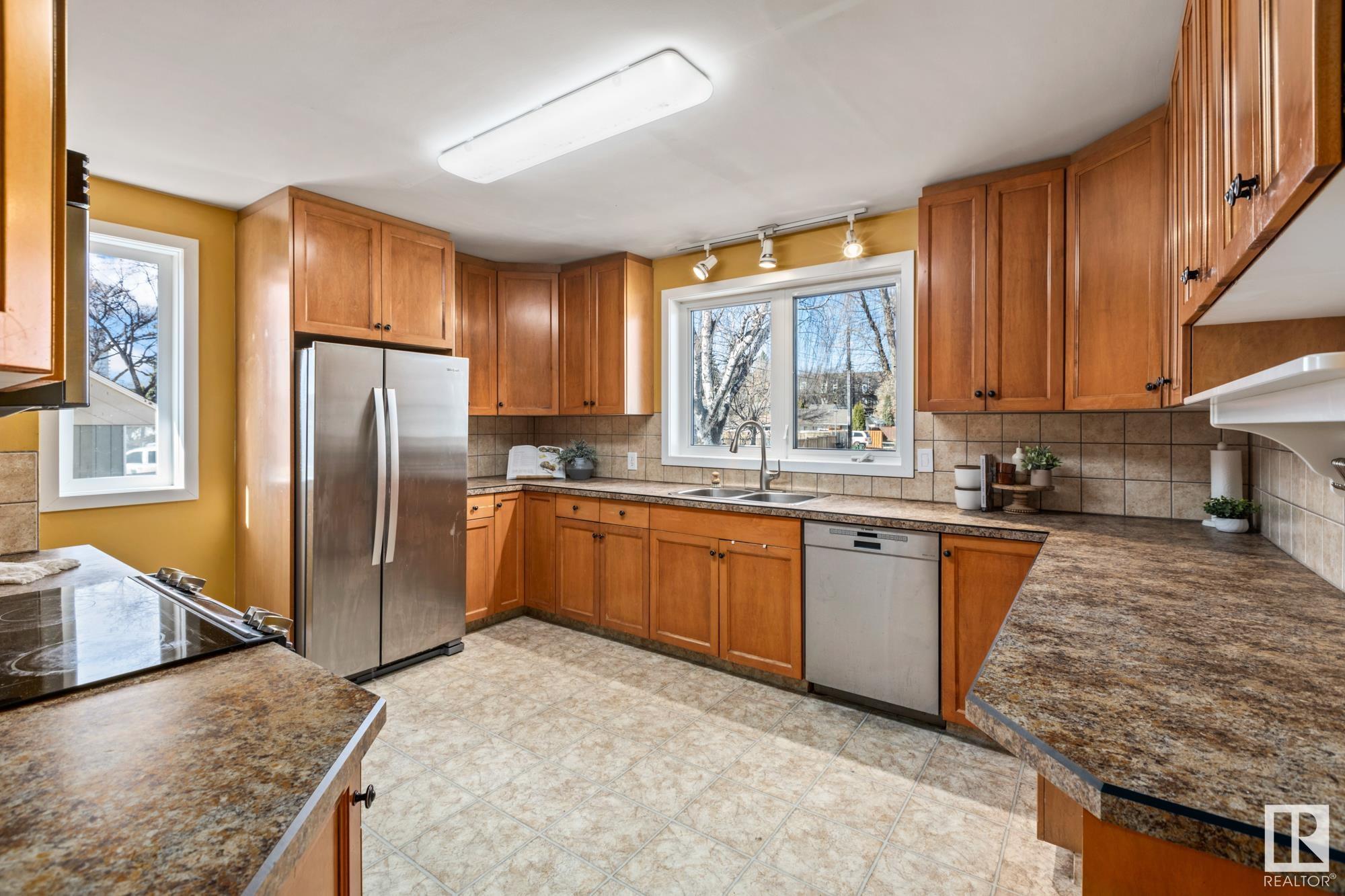 Photo 12 at 9513 81 Street Nw, Holyrood, Edmonton