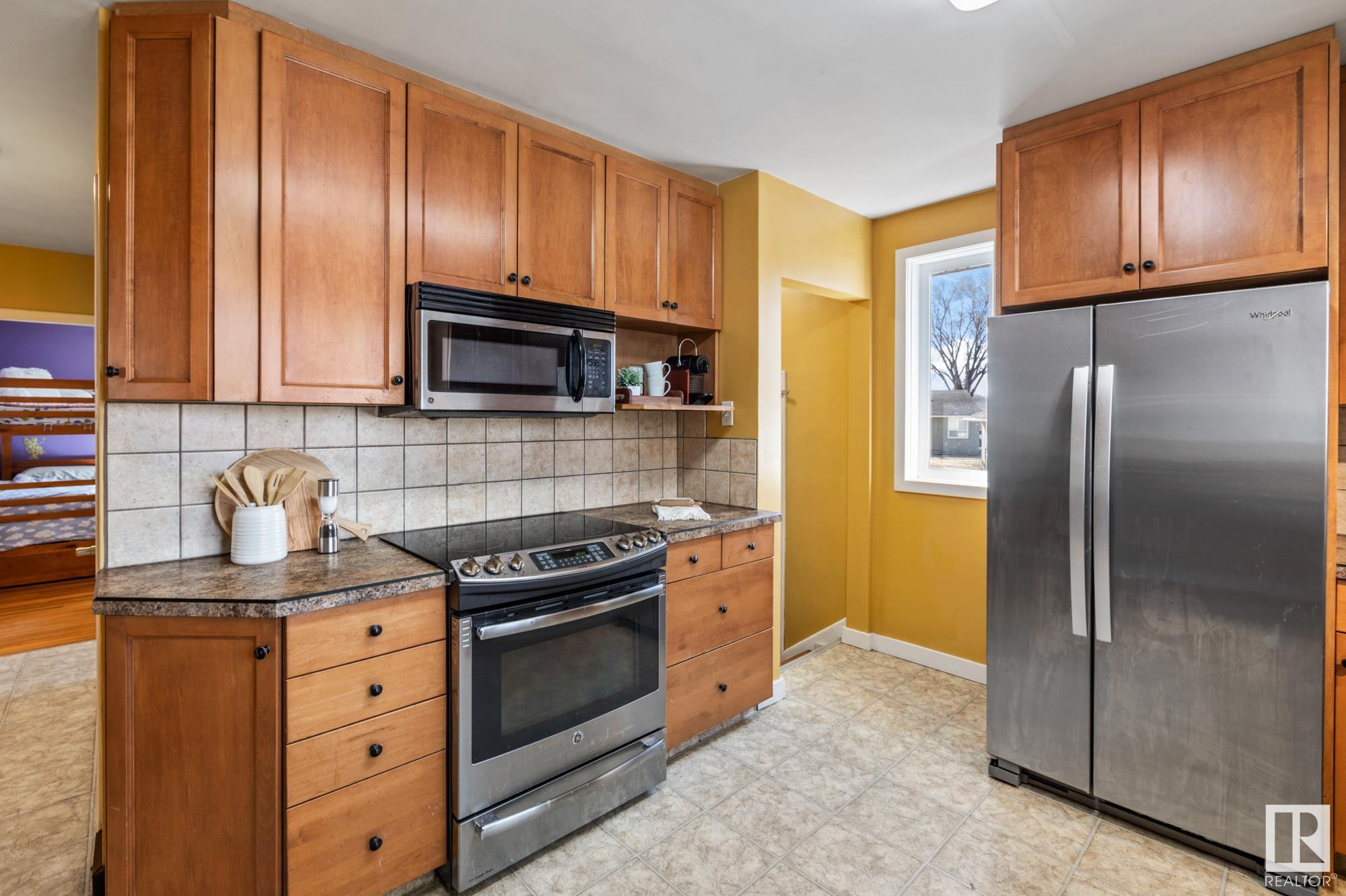 Photo 13 at 9513 81 Street Nw, Holyrood, Edmonton
