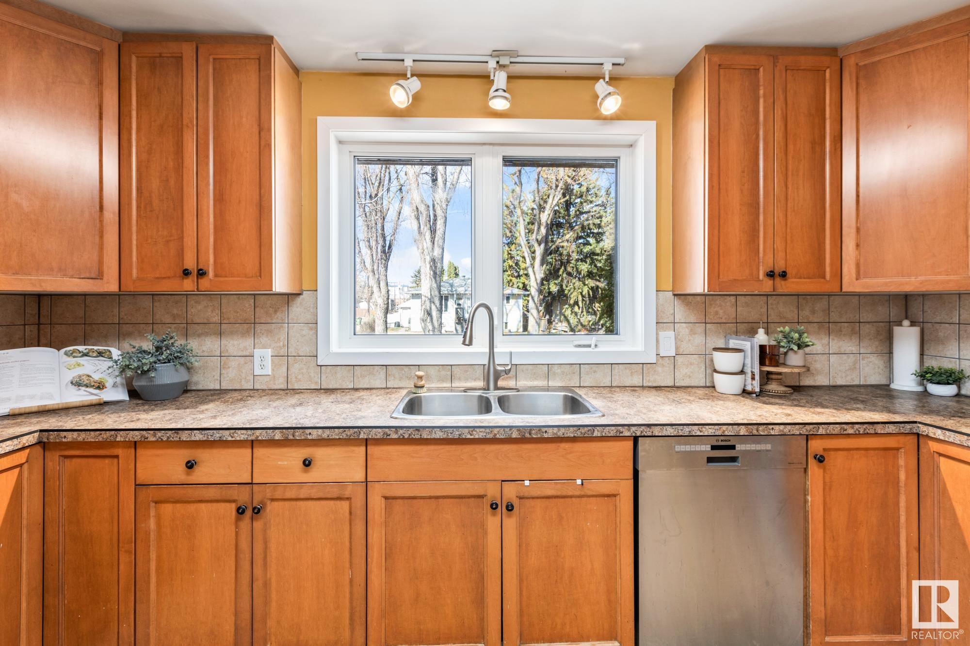 Photo 17 at 9513 81 Street Nw, Holyrood, Edmonton