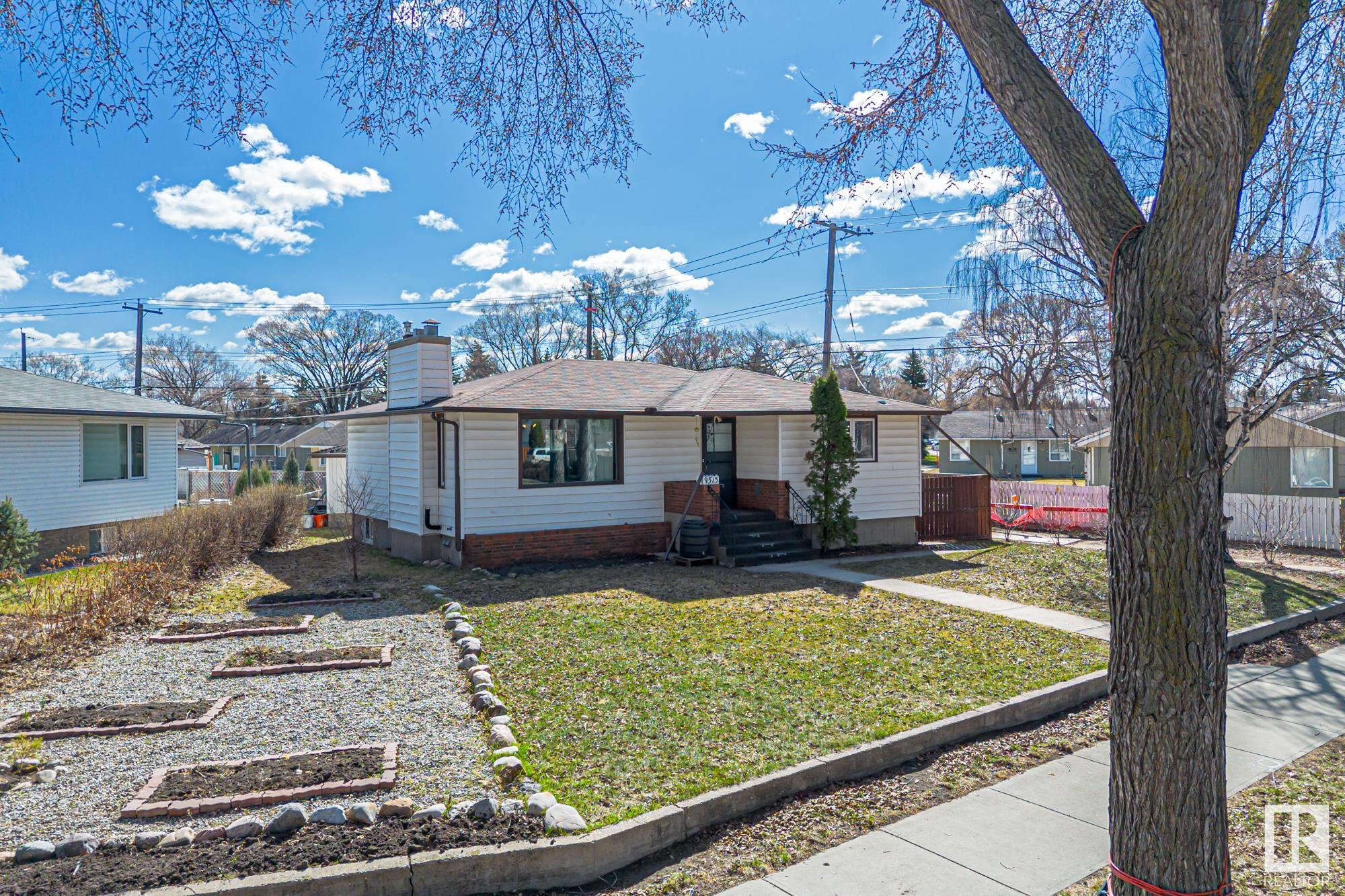 Photo 3 at 9513 81 Street Nw, Holyrood, Edmonton