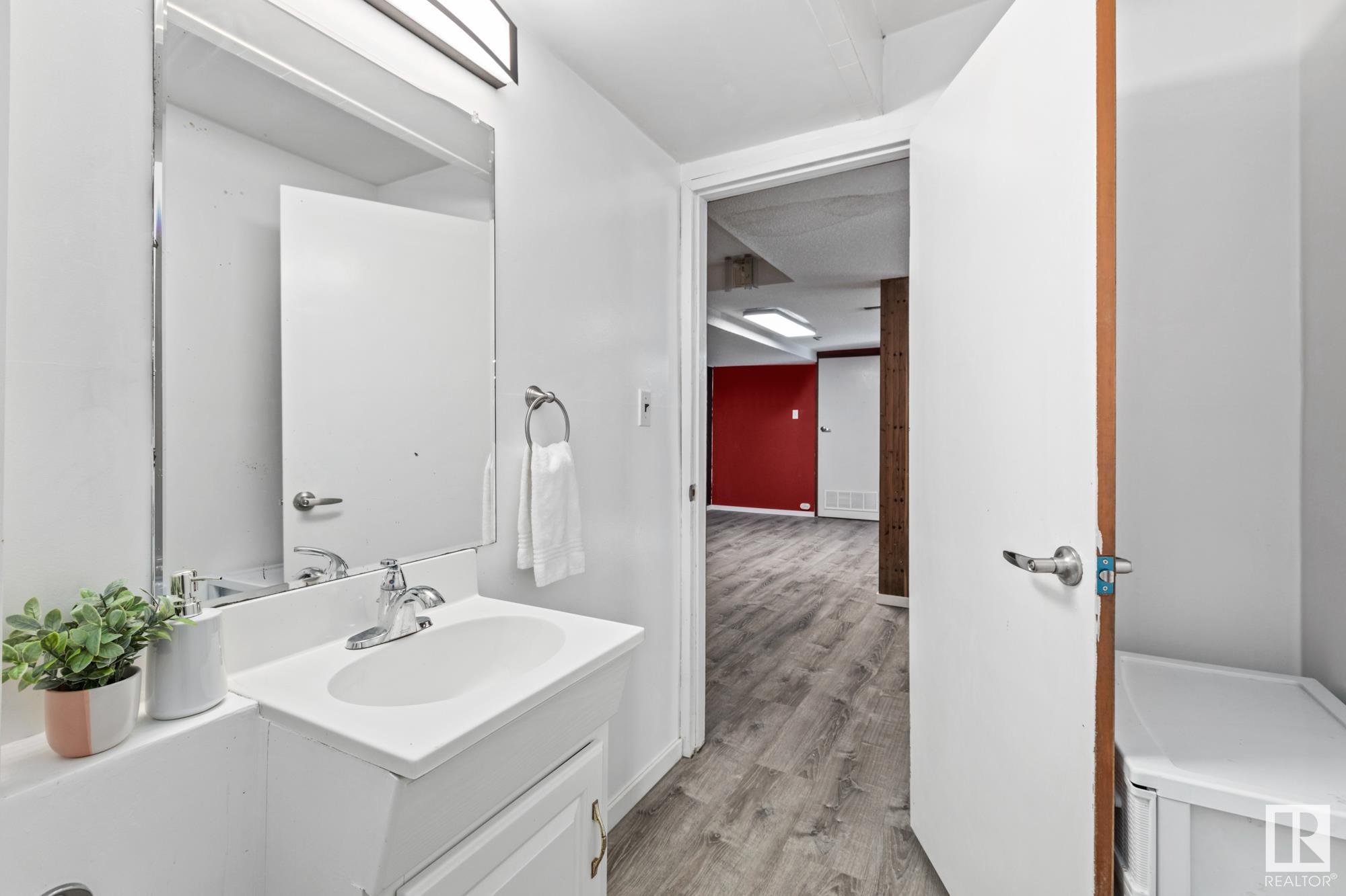 Photo 31 at 9513 81 Street Nw, Holyrood, Edmonton