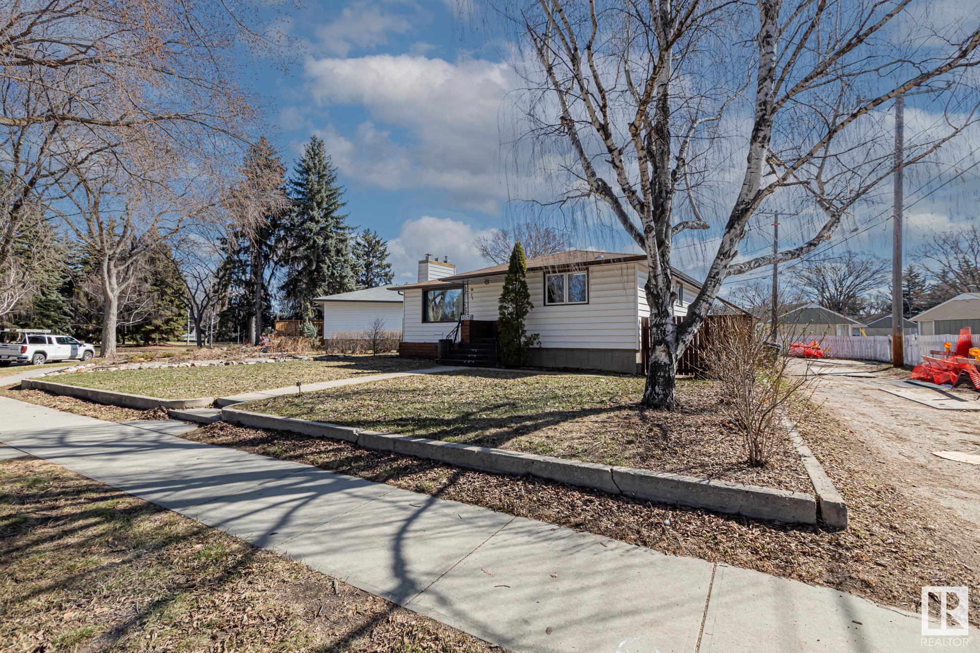 Photo 39 at 9513 81 Street Nw, Holyrood, Edmonton