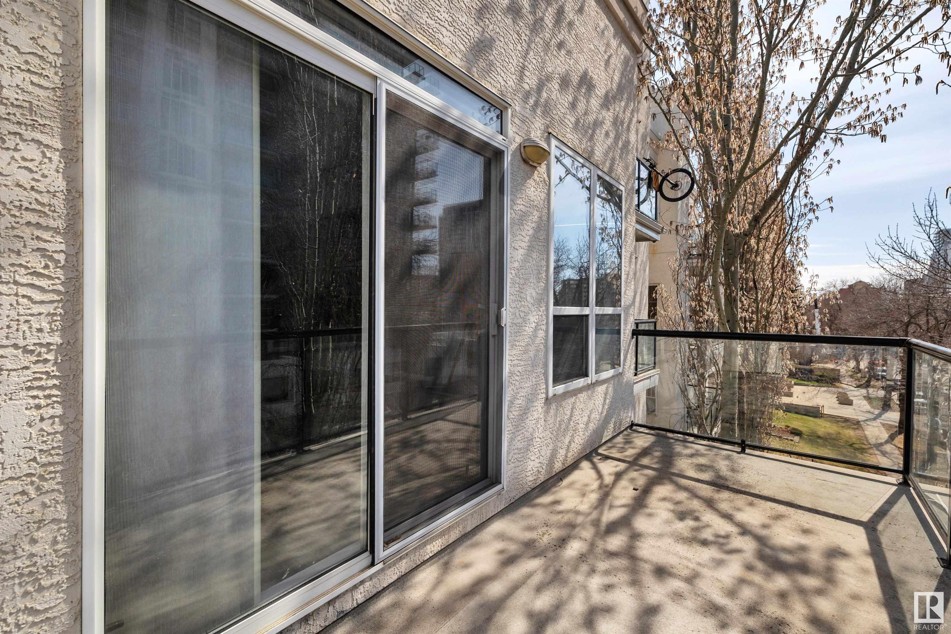 Photo 4 at 413 - 10033 110 Street Nw, Wîhkwêntôwin, Edmonton