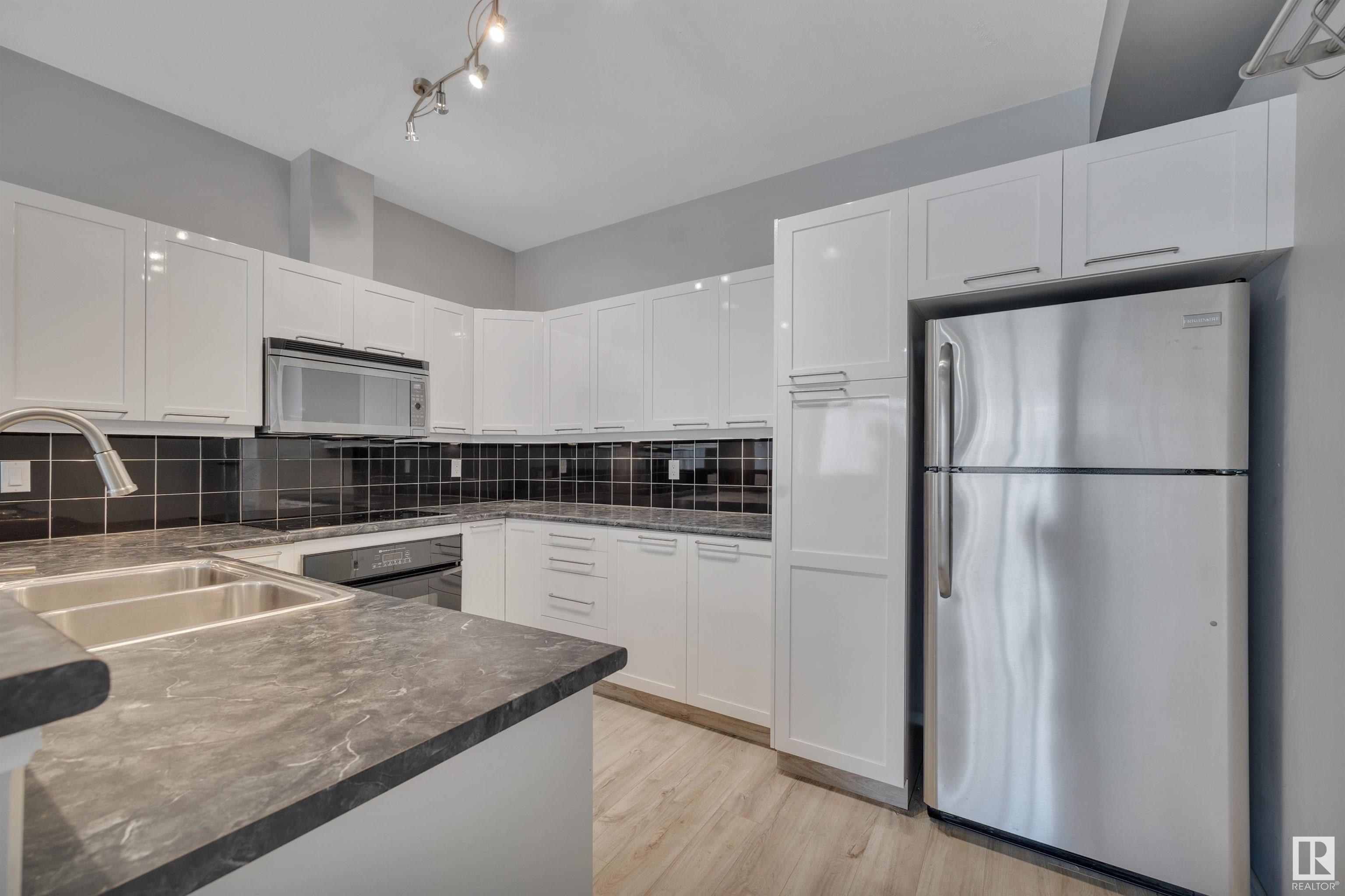 Photo 7 at 413 - 10033 110 Street Nw, Wîhkwêntôwin, Edmonton