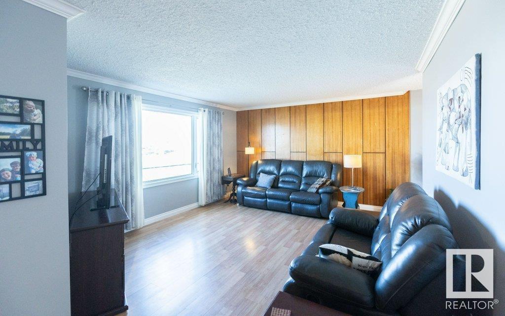 http://cdnparap120.paragonrels.com/ParagonImages/Property/p12/RAE/225344637/32/0/0/6bd9154cd941b639d32ab1db97995428/1/e4205685938b2ef4d7ef0a88d80cca9e/225344637-3035563e-d9cb-4204-a549-e0b4ea083f4e.JPG