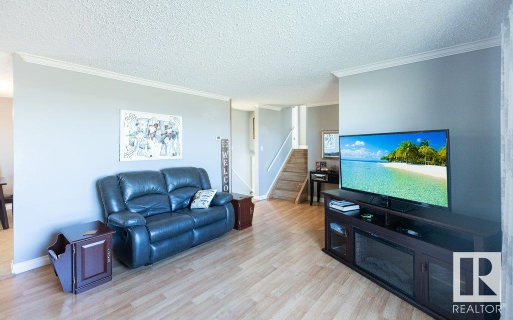 http://cdnparap120.paragonrels.com/ParagonImages/Property/p12/RAE/225344637/33/0/0/7ae7bc97edf880295c5277809c6eee0c/1/e4205685938b2ef4d7ef0a88d80cca9e/225344637-2e9ace11-aec5-4dbe-833d-ca075cb233a7.JPG