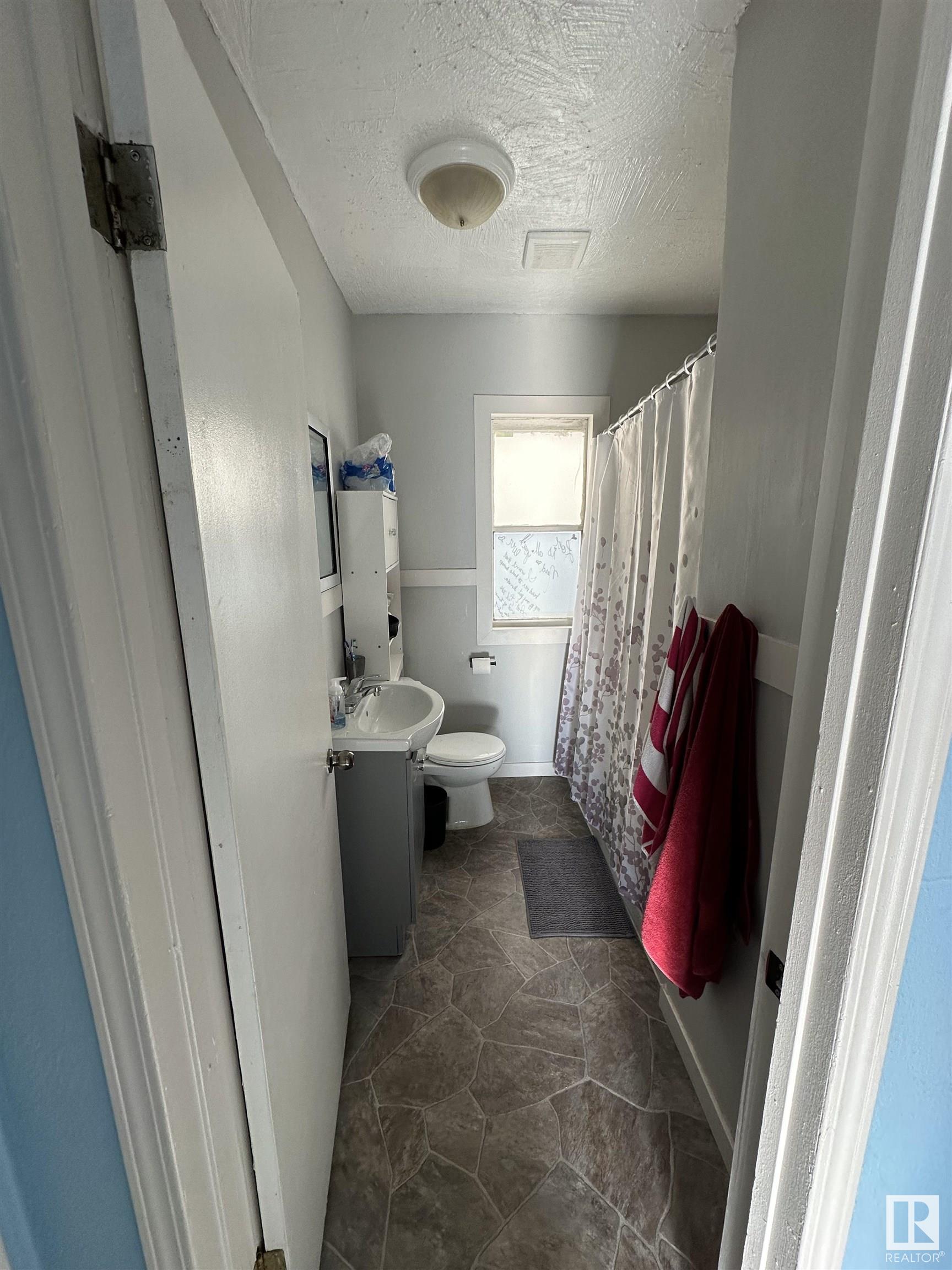 Photo 3 at 9546 108a Avenue Nw, Mccauley, Edmonton