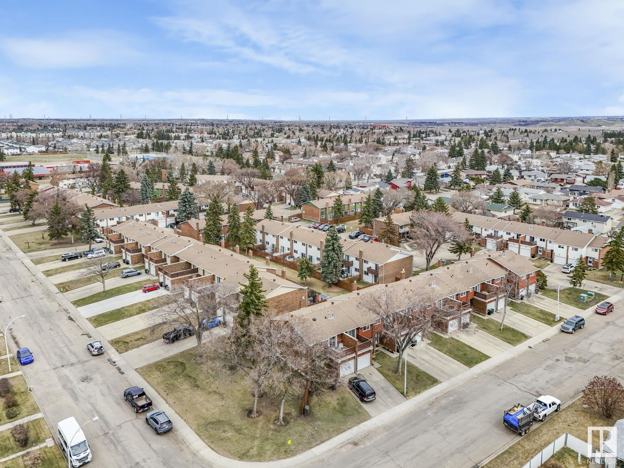 http://cdnparap120.paragonrels.com/ParagonImages/Property/p12/RAE/225345006/36/0/0/4adb693663561ebe03297f69e478c9c3/1/67bb964f095ad53b03f506b7f9016b34/225345006-9eb06ed3-135d-4de6-a62d-957fc0d30b37.JPG