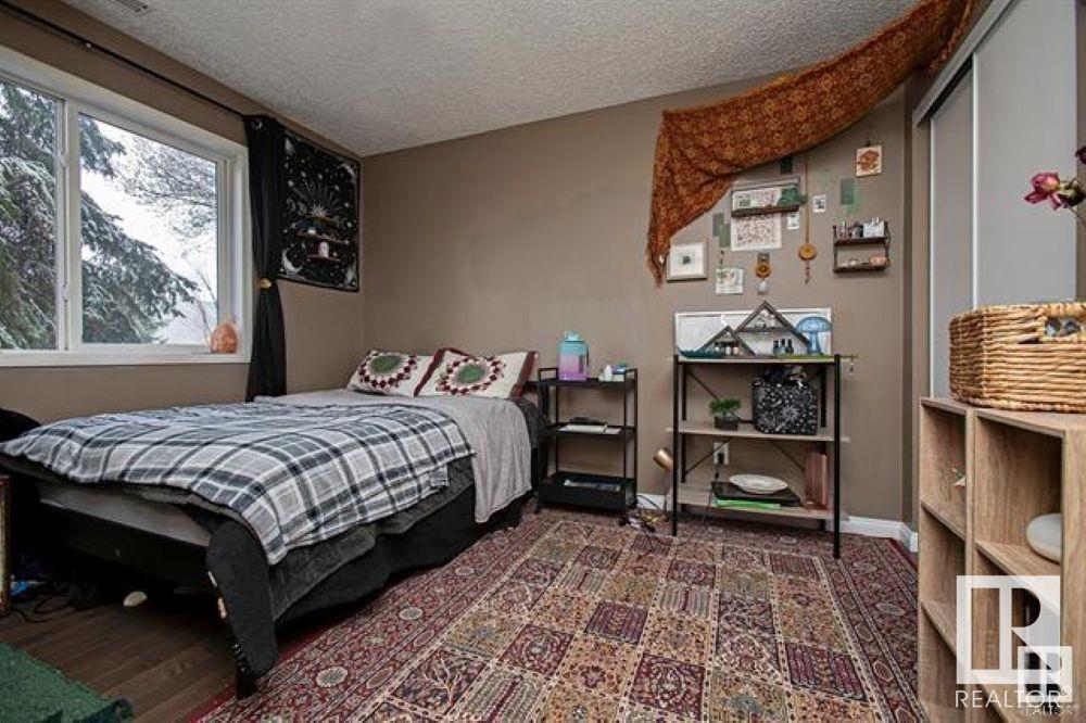 http://cdnparap120.paragonrels.com/ParagonImages/Property/p12/RAE/225345062/12/0/0/b5db5d6c7d418142e7adb6cfb116b997/1/f40f526977be66512e3ab4f5c97a4875/225345062-659bd58c-bda4-4c52-ae3b-f4599e686656.JPG