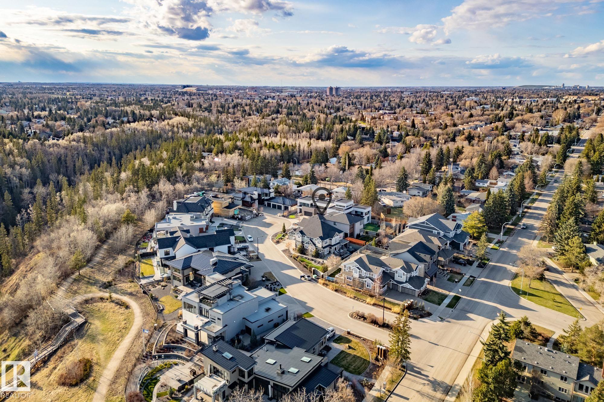 Photo 3 at 512 Hillcrest Point NW, Patricia Heights, Edmonton