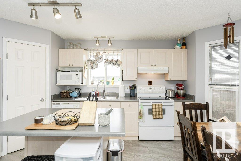 Photo 17 at 4403 150 Avenue Nw, Miller, Edmonton