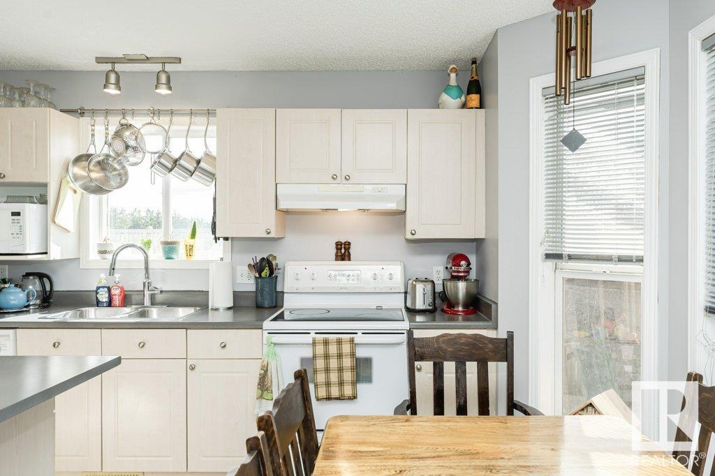 Photo 20 at 4403 150 Avenue Nw, Miller, Edmonton