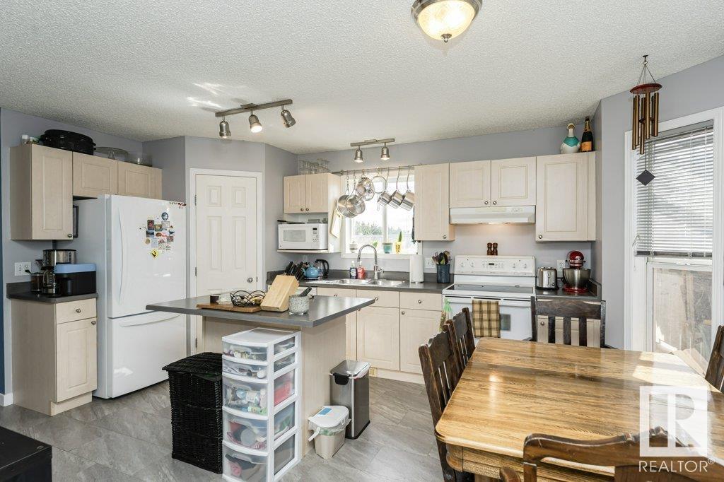 Photo 26 at 4403 150 Avenue Nw, Miller, Edmonton