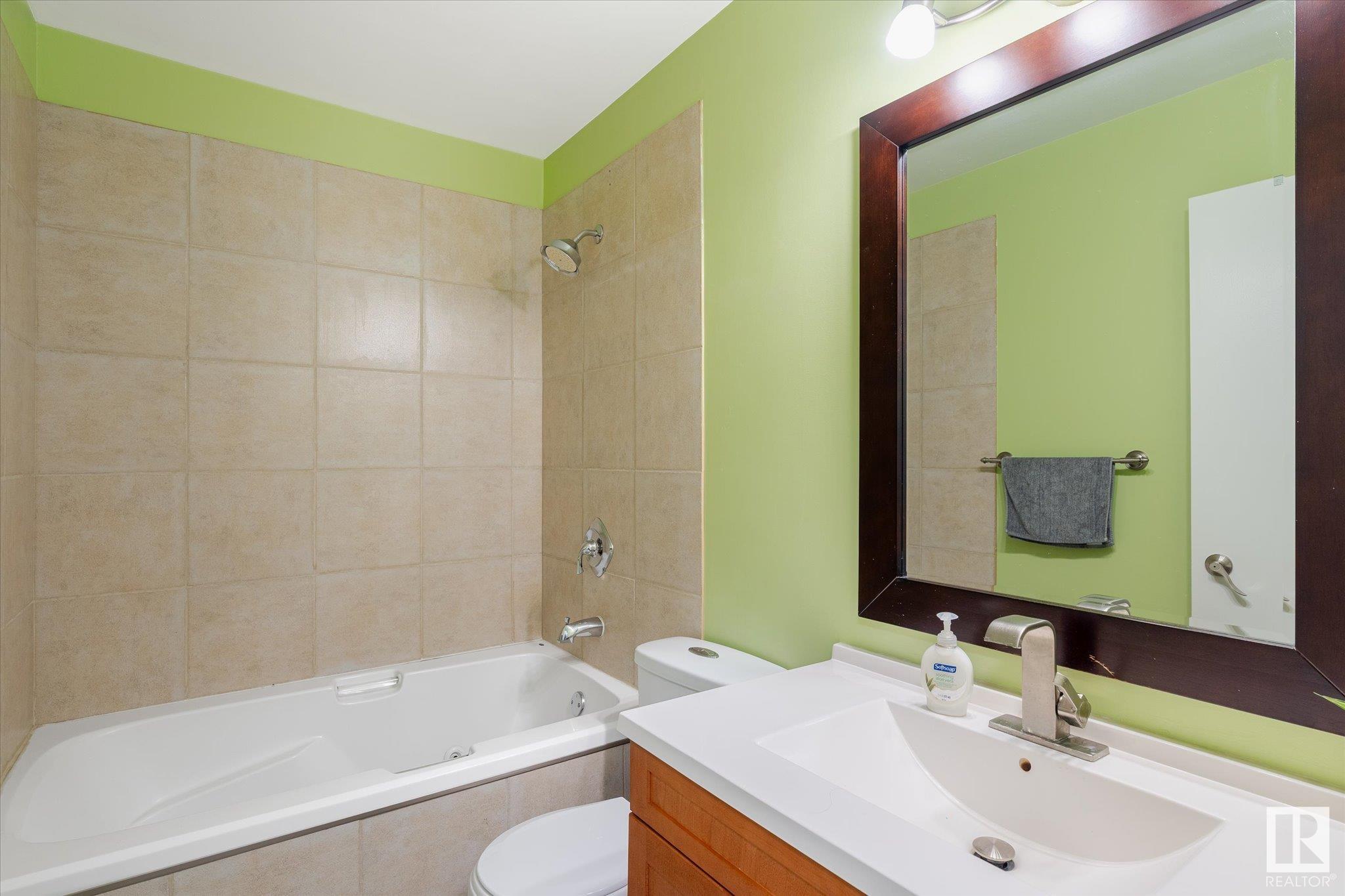 Photo 9 at 10826 32a Avenue Nw, Steinhauer, Edmonton