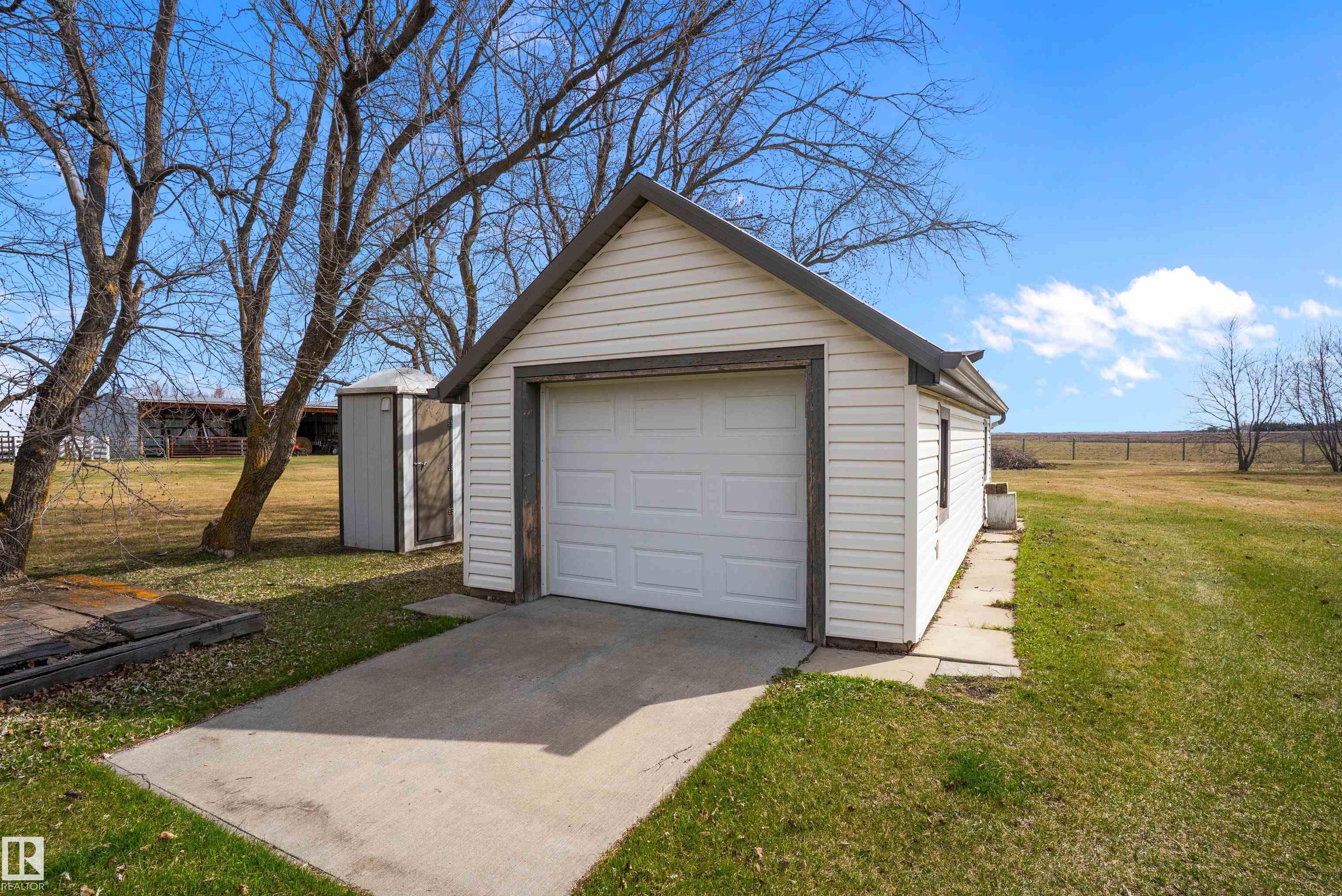 Photo 3 at 49229 Rr 263, None, Rural Leduc County