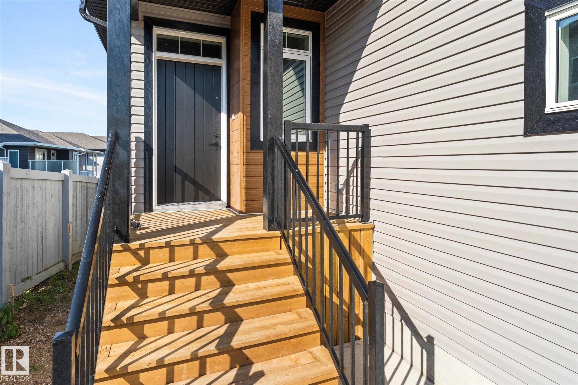 Photo 3 at 325 Meadowview Drive, South Fort, Fort Saskatchewan