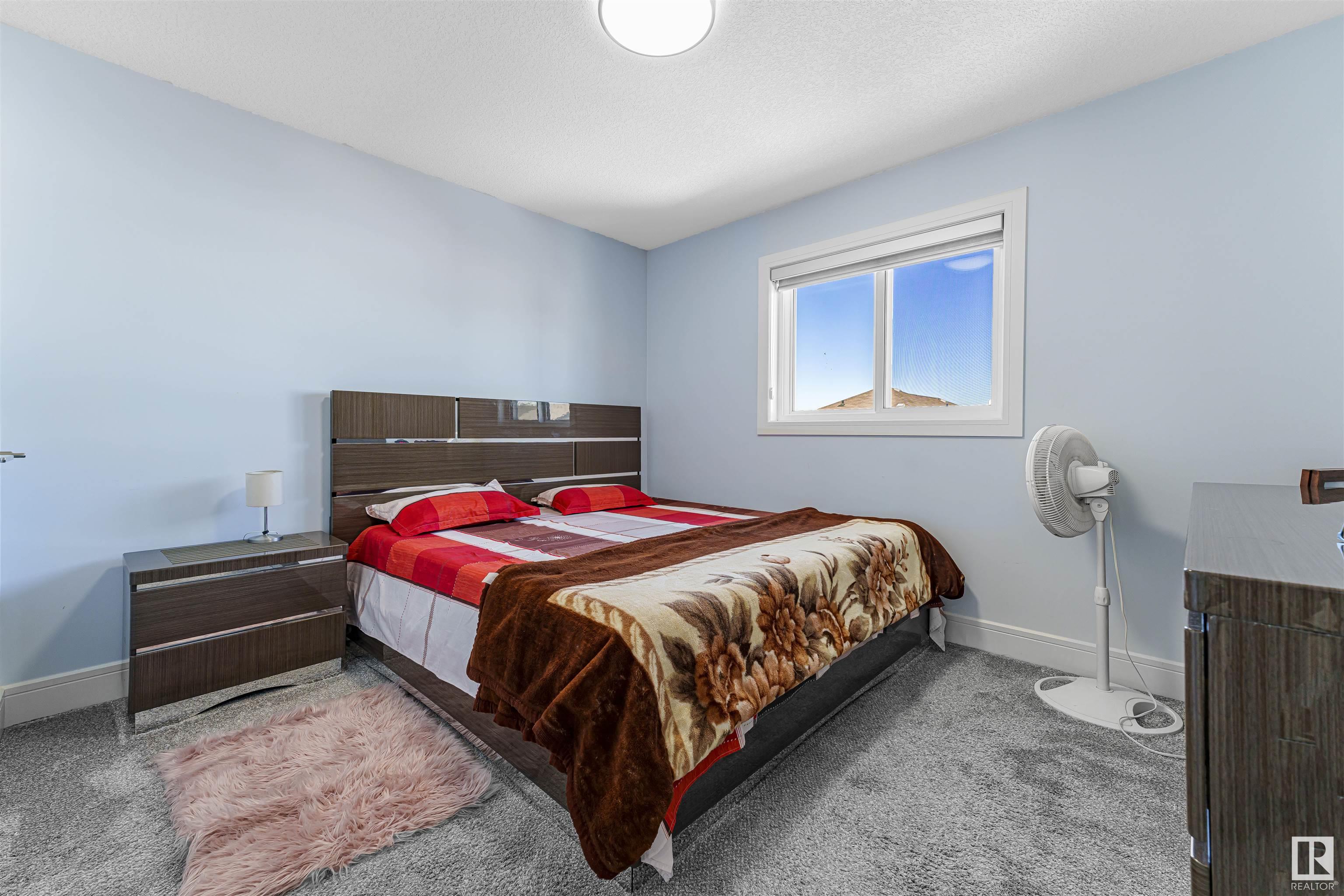 http://cdnparap120.paragonrels.com/ParagonImages/Property/p12/RAE/225345697/30/0/0/277ead6c50fda39b988bf5b9367e923b/1/ba9b09b62f93a48991c2dd888bcd1989/225345697-3A3CB35A-5FA0-4394-8F8F-CEC57083066D.JPG
