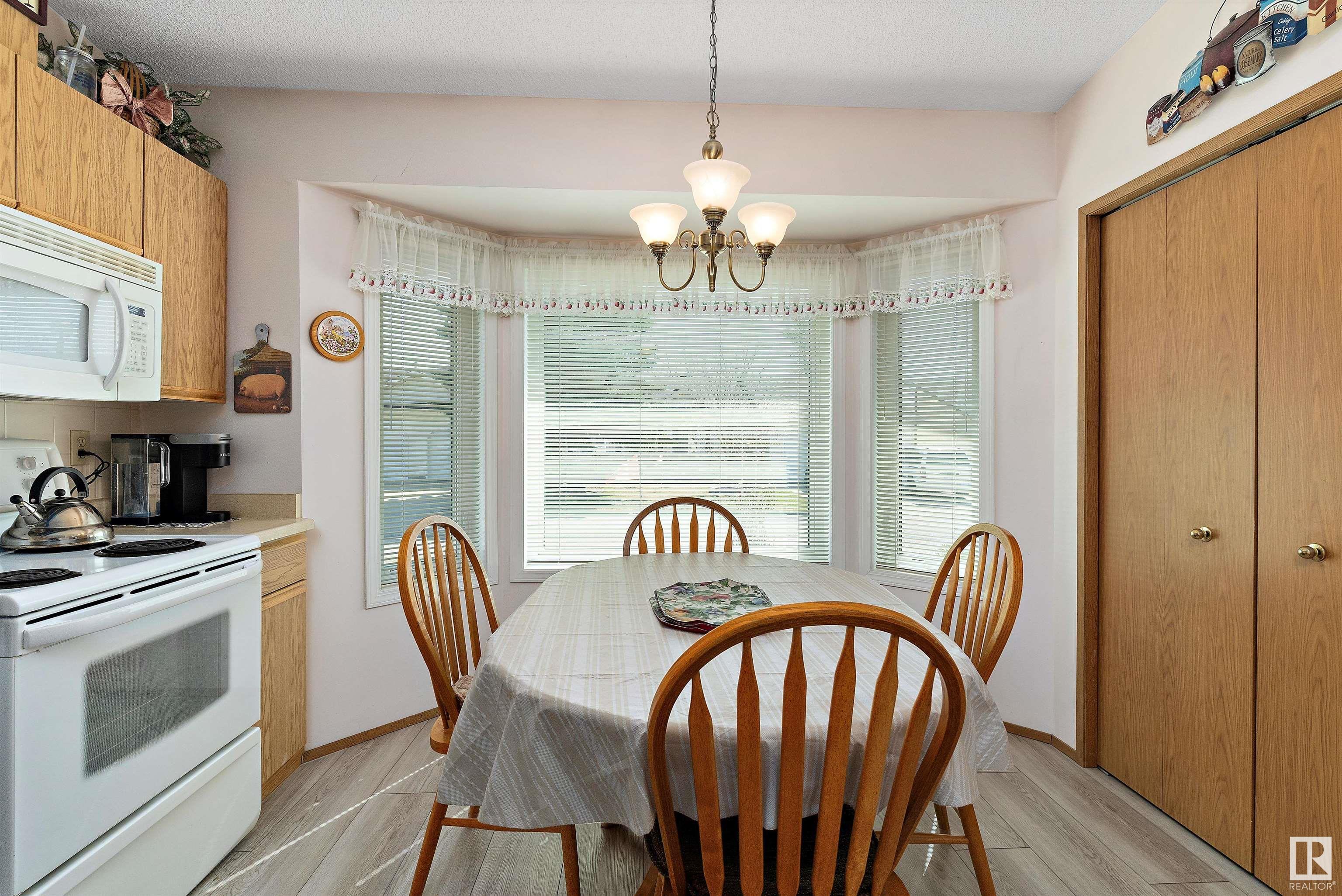 http://cdnparap120.paragonrels.com/ParagonImages/Property/p12/RAE/225345830/16/0/0/19384bda197beeb6168fbe1fd7809cd1/1/a4e425260263d106fcf8666d4a0b0732/225345830-47372a40-4f67-4c58-83c5-6b27e10a3662.JPG