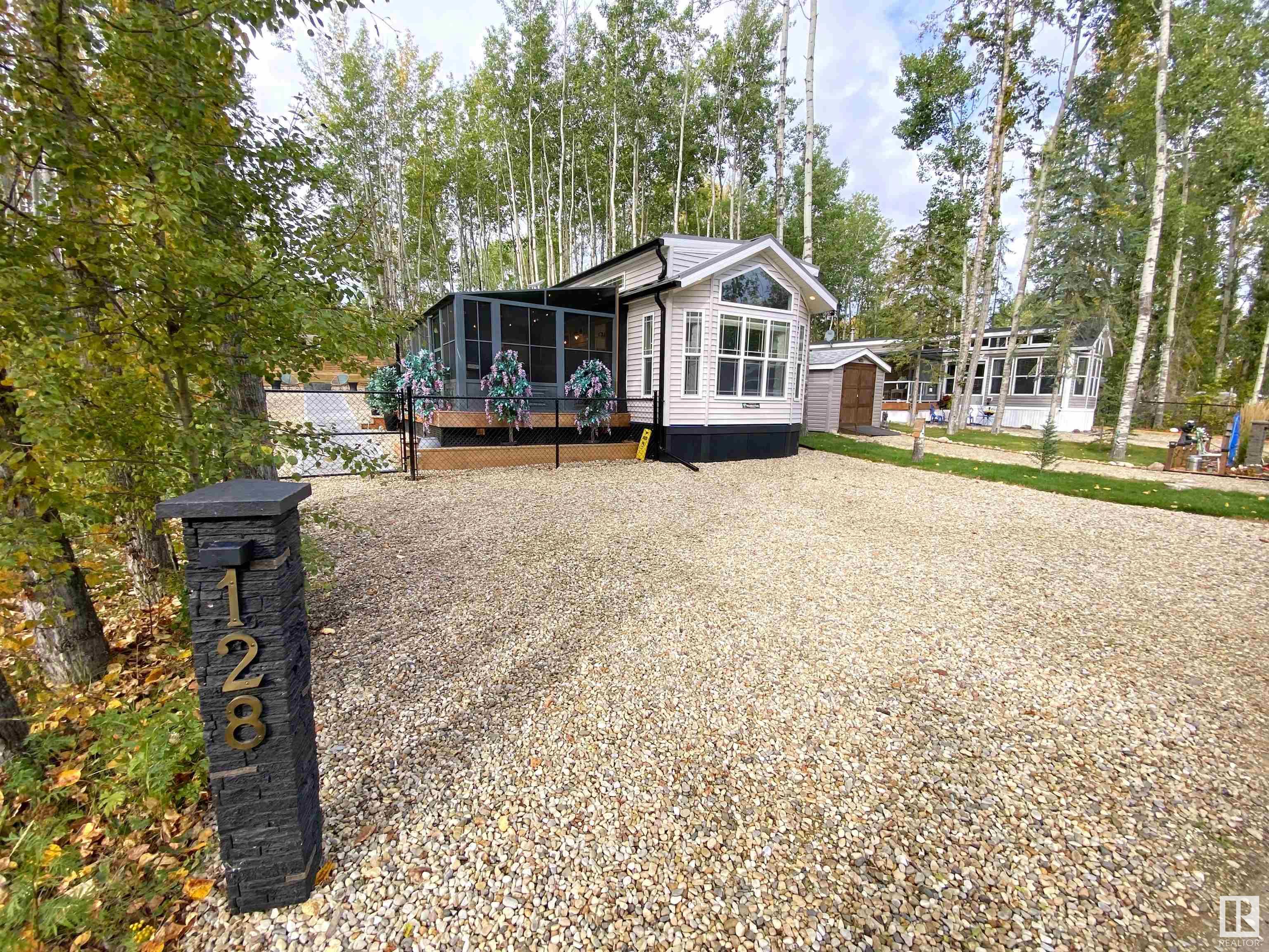 Photo 10 at 504 - 53509 Rge Road 60, Sunset Shores, Rural Parkland County