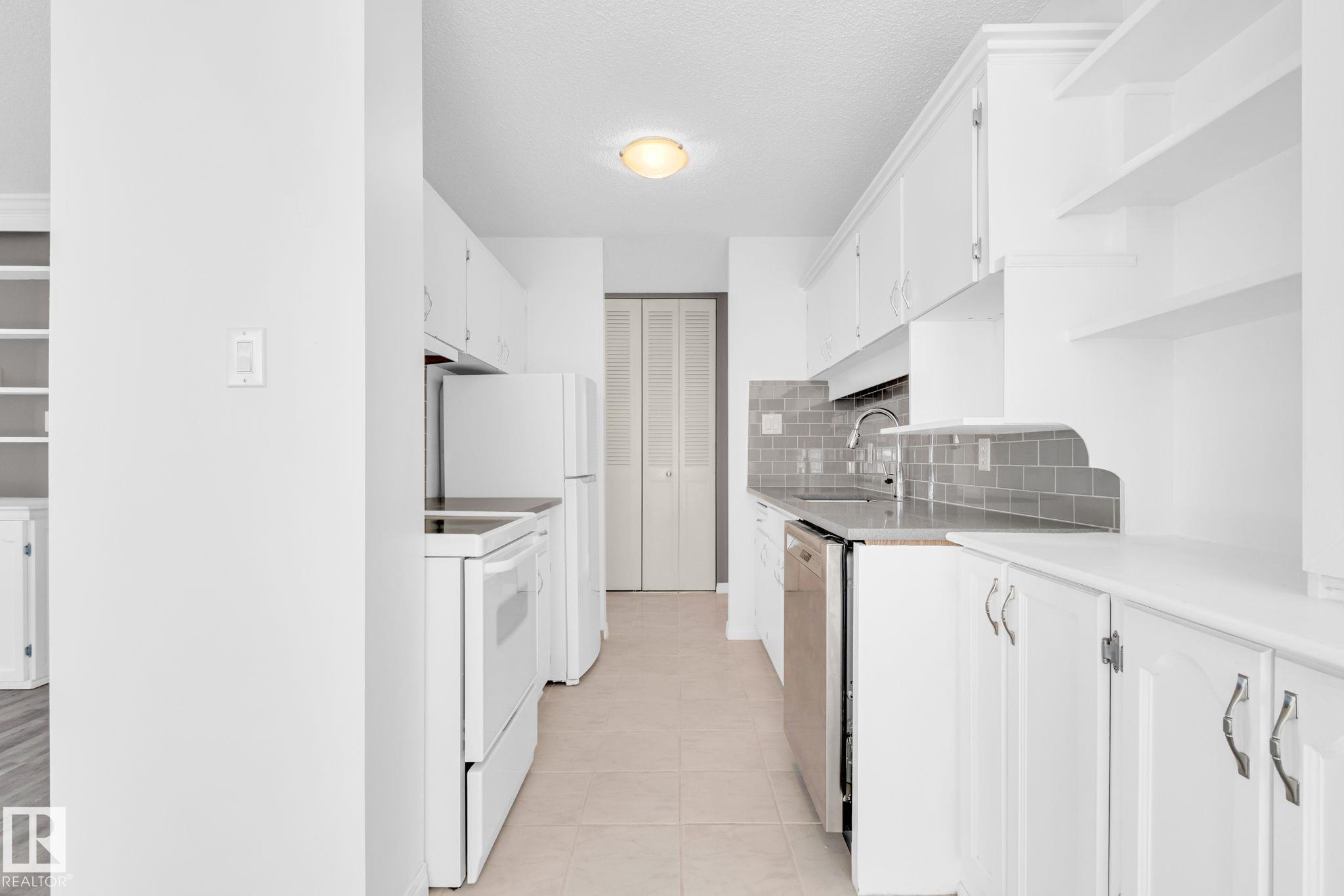 Photo 4 at 1401 - 12121 Jasper Avenue NW, Wîhkwêntôwin, Edmonton