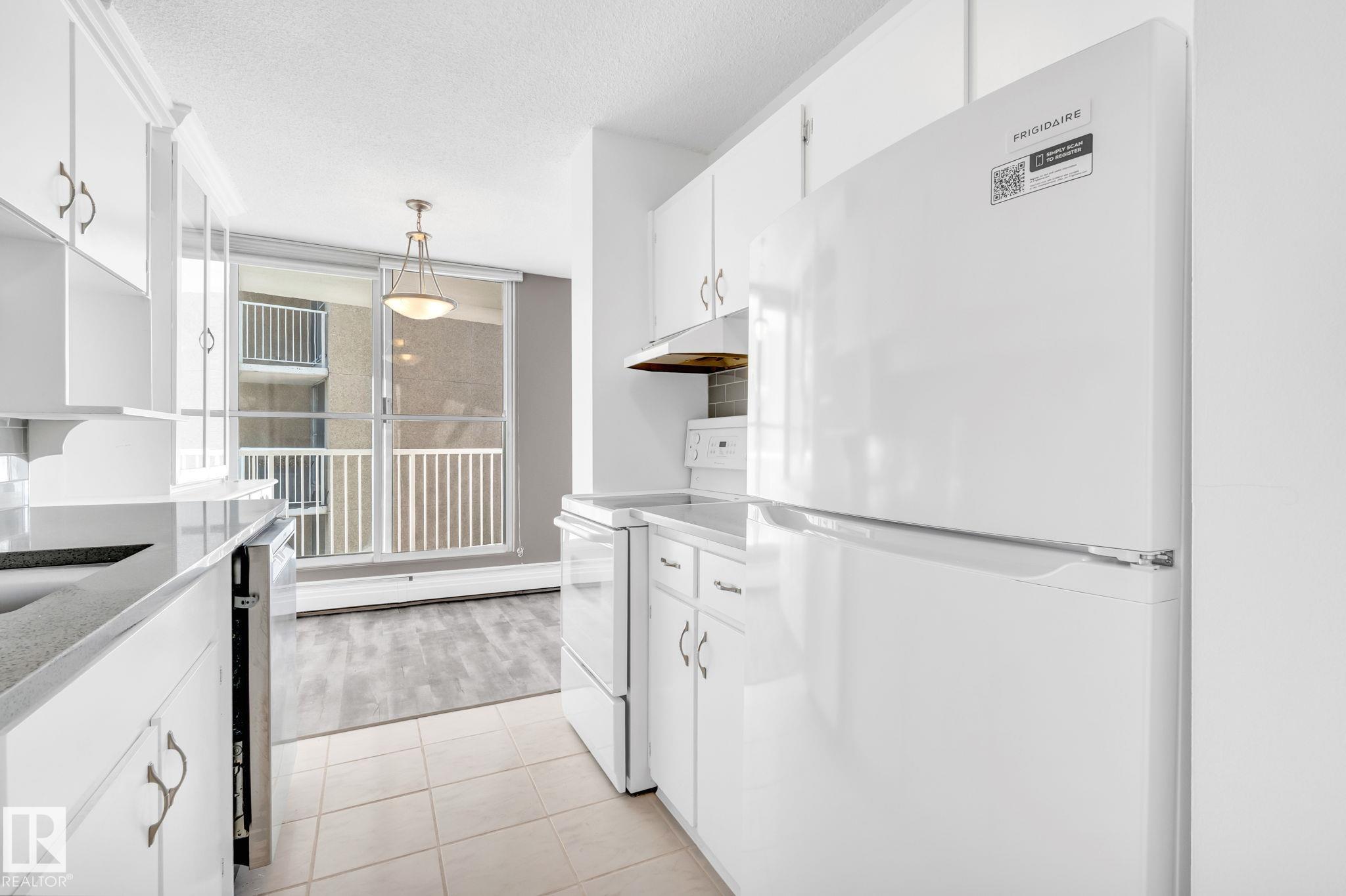 Photo 8 at 1401 - 12121 Jasper Avenue NW, Wîhkwêntôwin, Edmonton