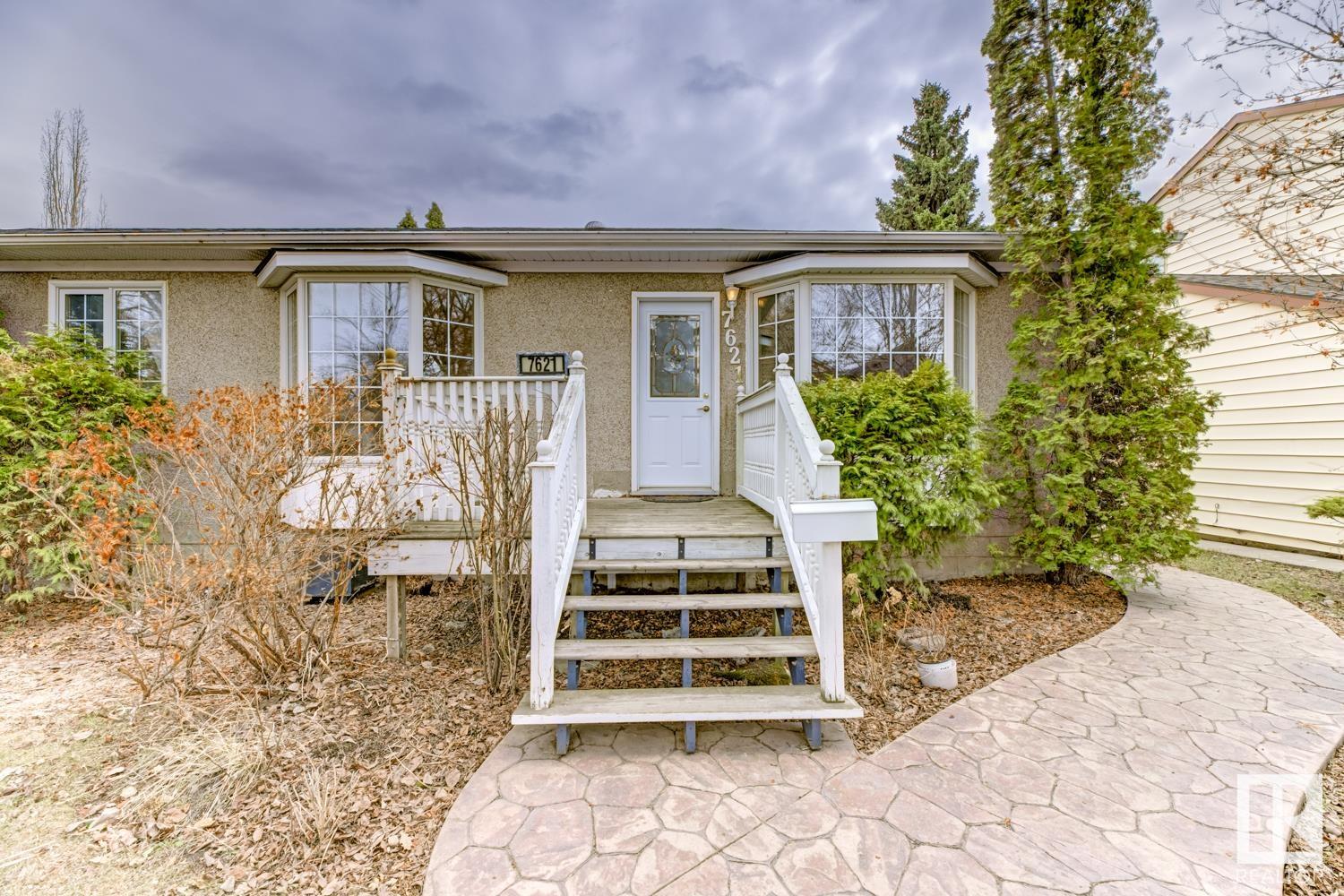 Photo 3 at 7621 91 Avenue Nw, Holyrood, Edmonton