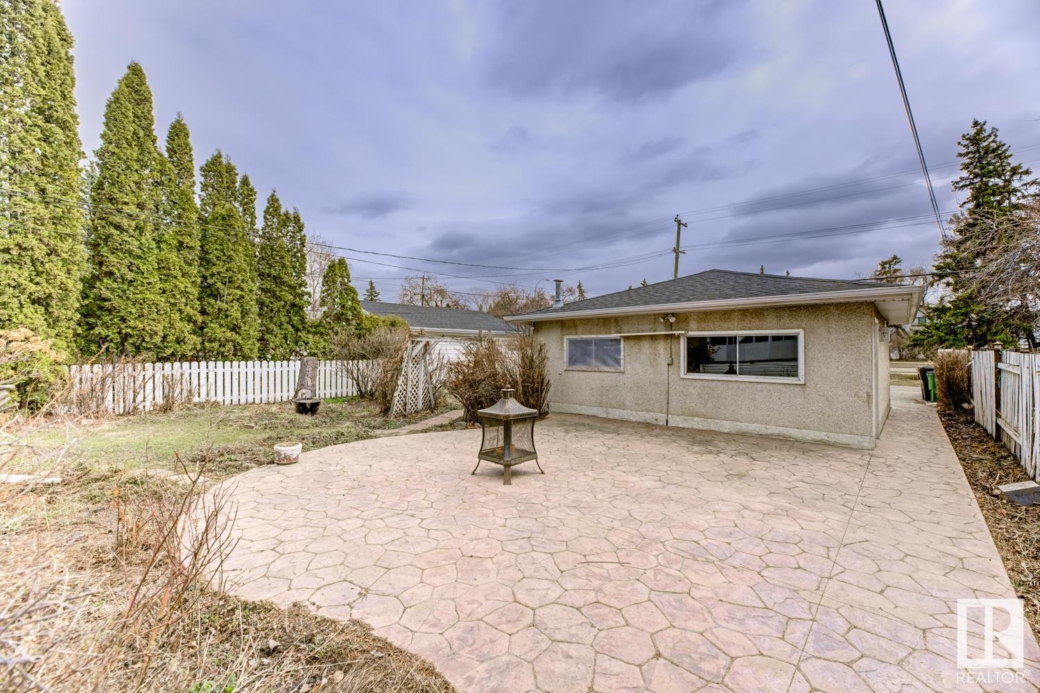 Photo 4 at 7621 91 Avenue Nw, Holyrood, Edmonton
