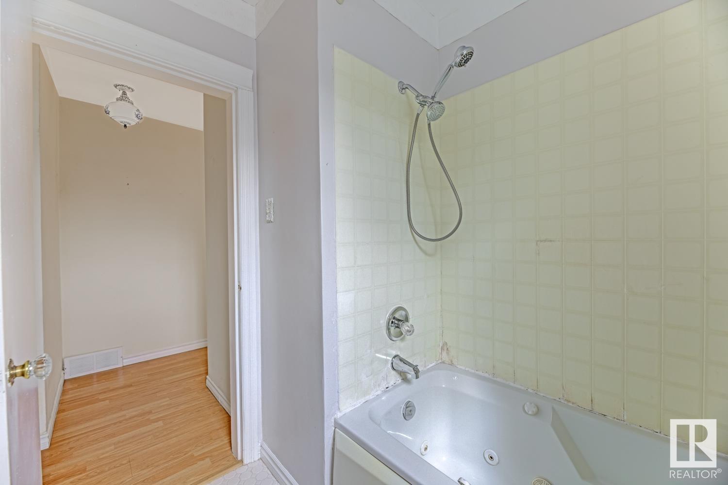Photo 37 at 7621 91 Avenue Nw, Holyrood, Edmonton