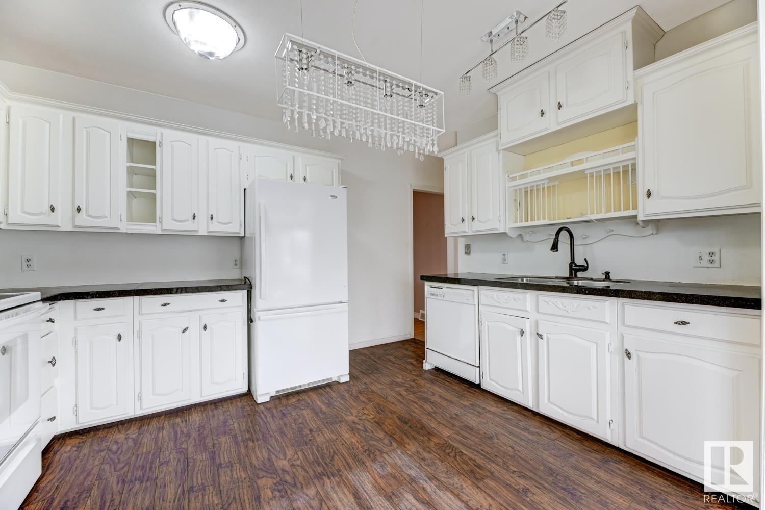 Photo 39 at 7621 91 Avenue Nw, Holyrood, Edmonton