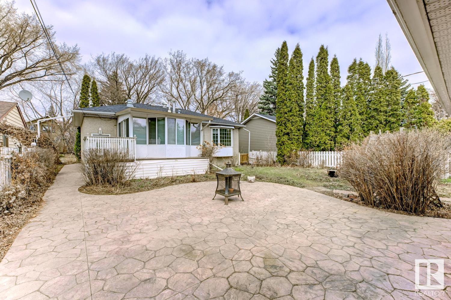 Photo 5 at 7621 91 Avenue Nw, Holyrood, Edmonton