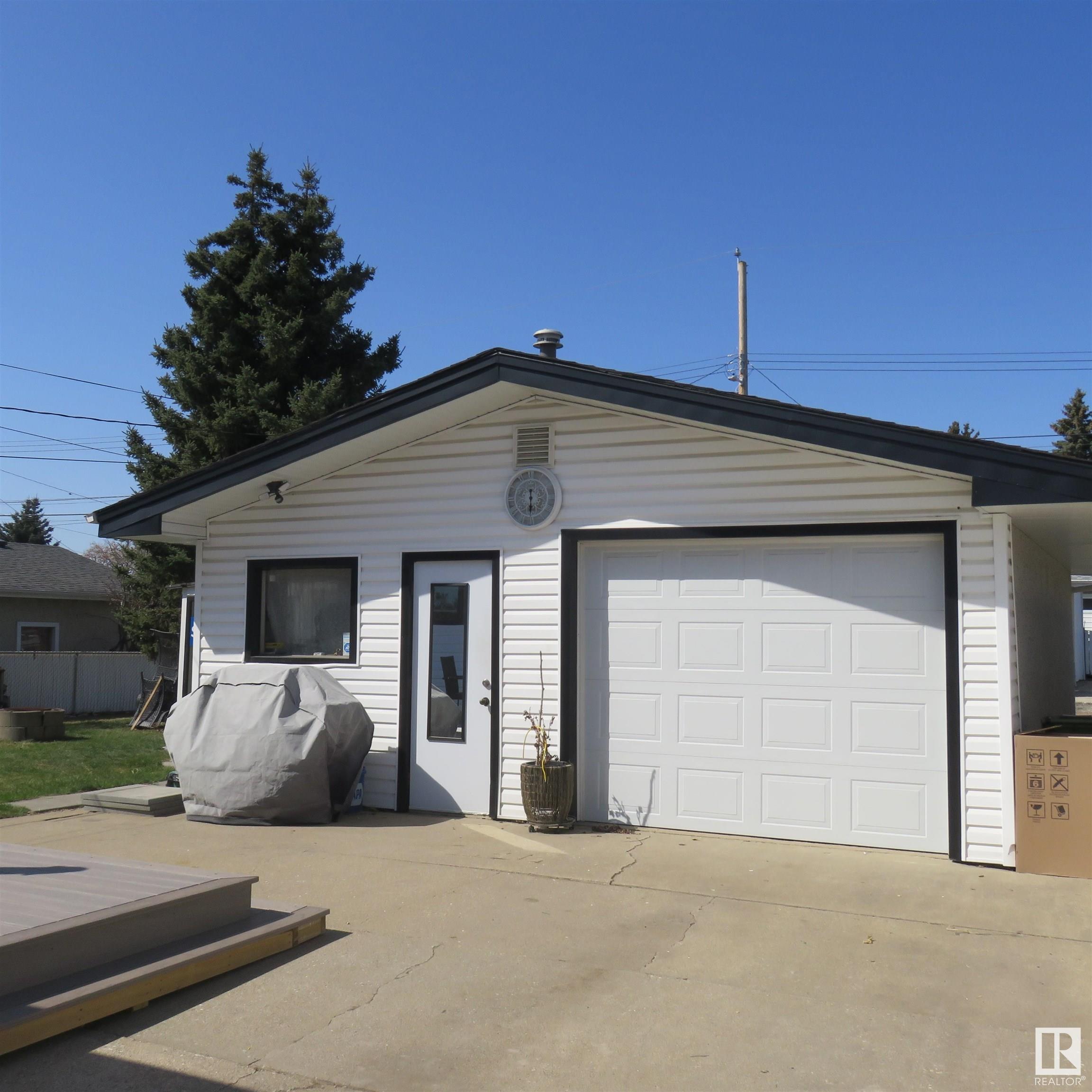 Photo 6 at 12904 95 Street Nw, Killarney, Edmonton