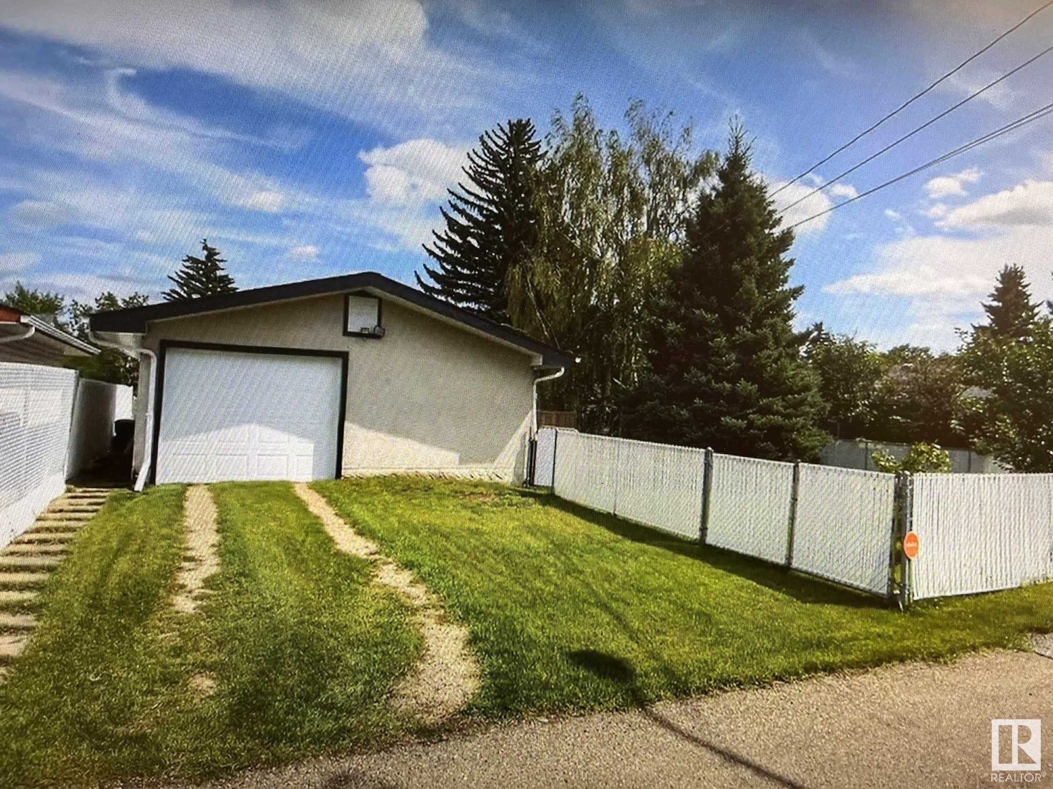 Photo 7 at 12904 95 Street Nw, Killarney, Edmonton