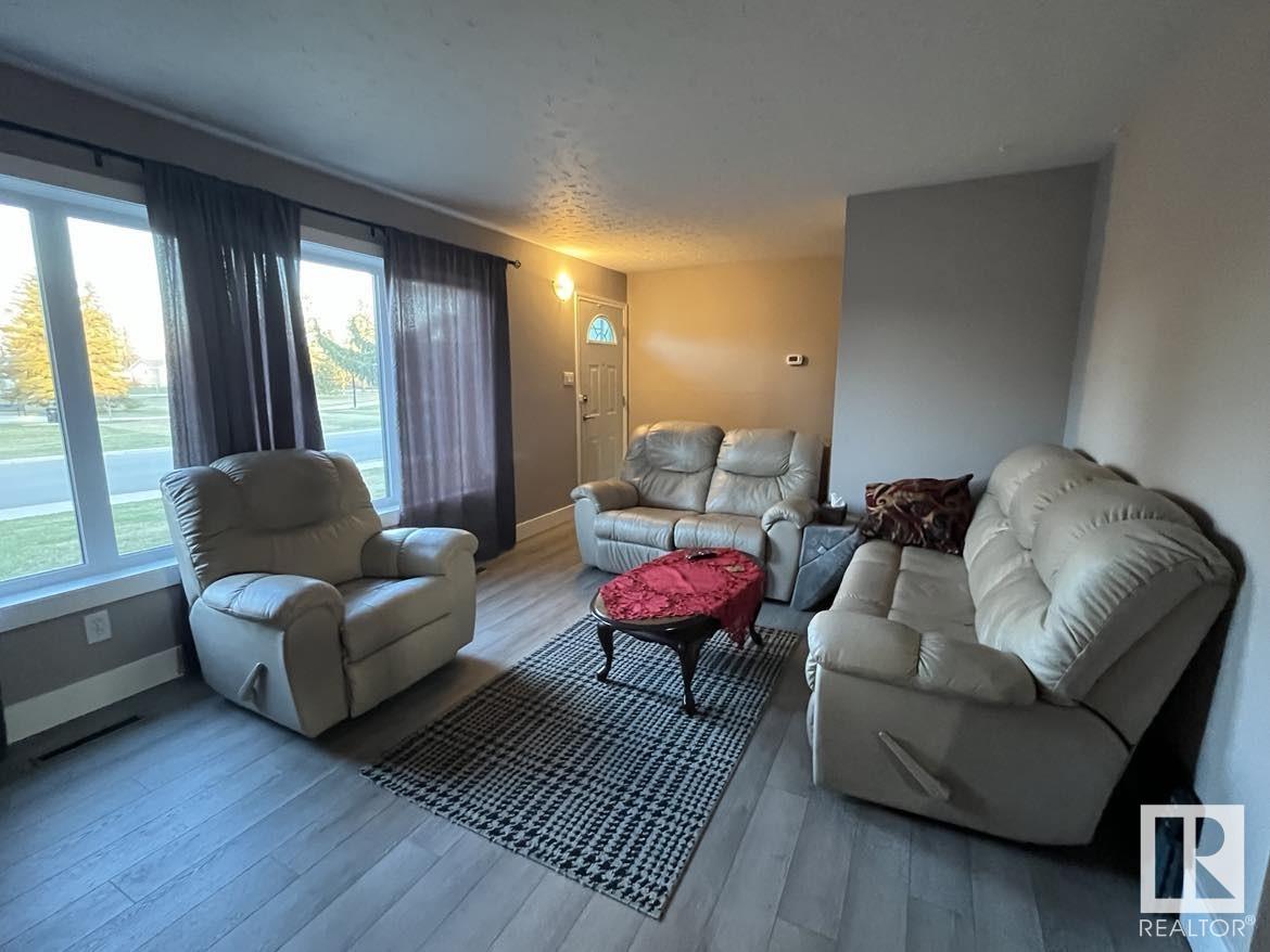 Photo 8 at 12904 95 Street Nw, Killarney, Edmonton