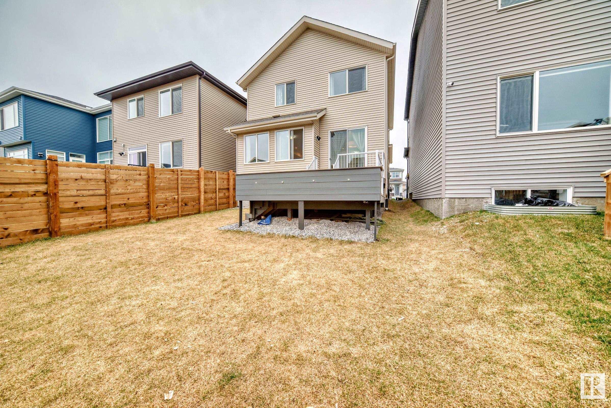 http://cdnparap120.paragonrels.com/ParagonImages/Property/p12/RAE/225346507/49/0/0/ddf95c662a2e0173a5ba6d64e136c68e/1/4cf27a2c604d7ea892931aff727440d6/225346507-fe8f90cc-65d1-43cb-9220-3568567e569f.JPG