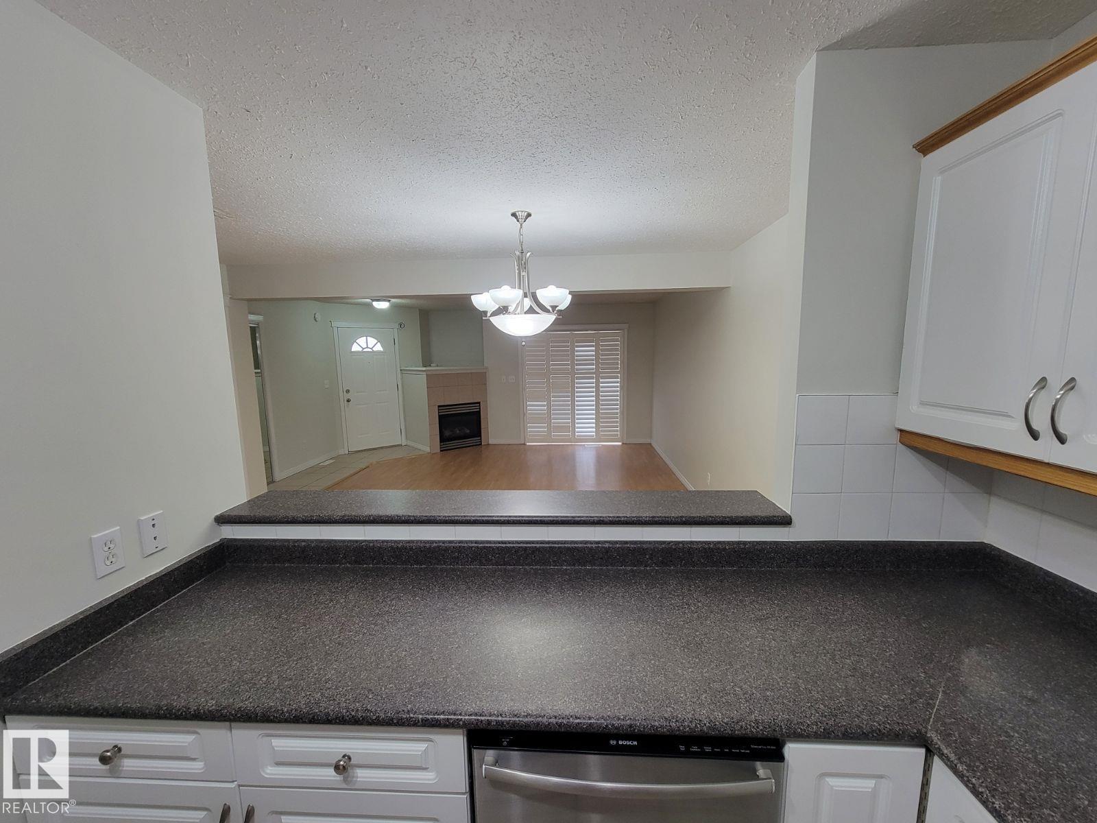 Photo 7 at 10 - 2505 42 Street NW, Bisset, Edmonton