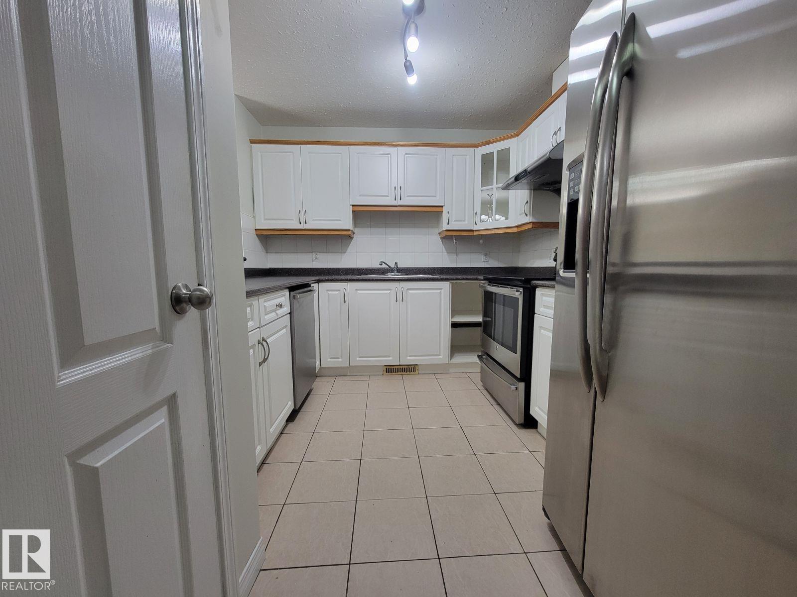 Photo 8 at 10 - 2505 42 Street NW, Bisset, Edmonton