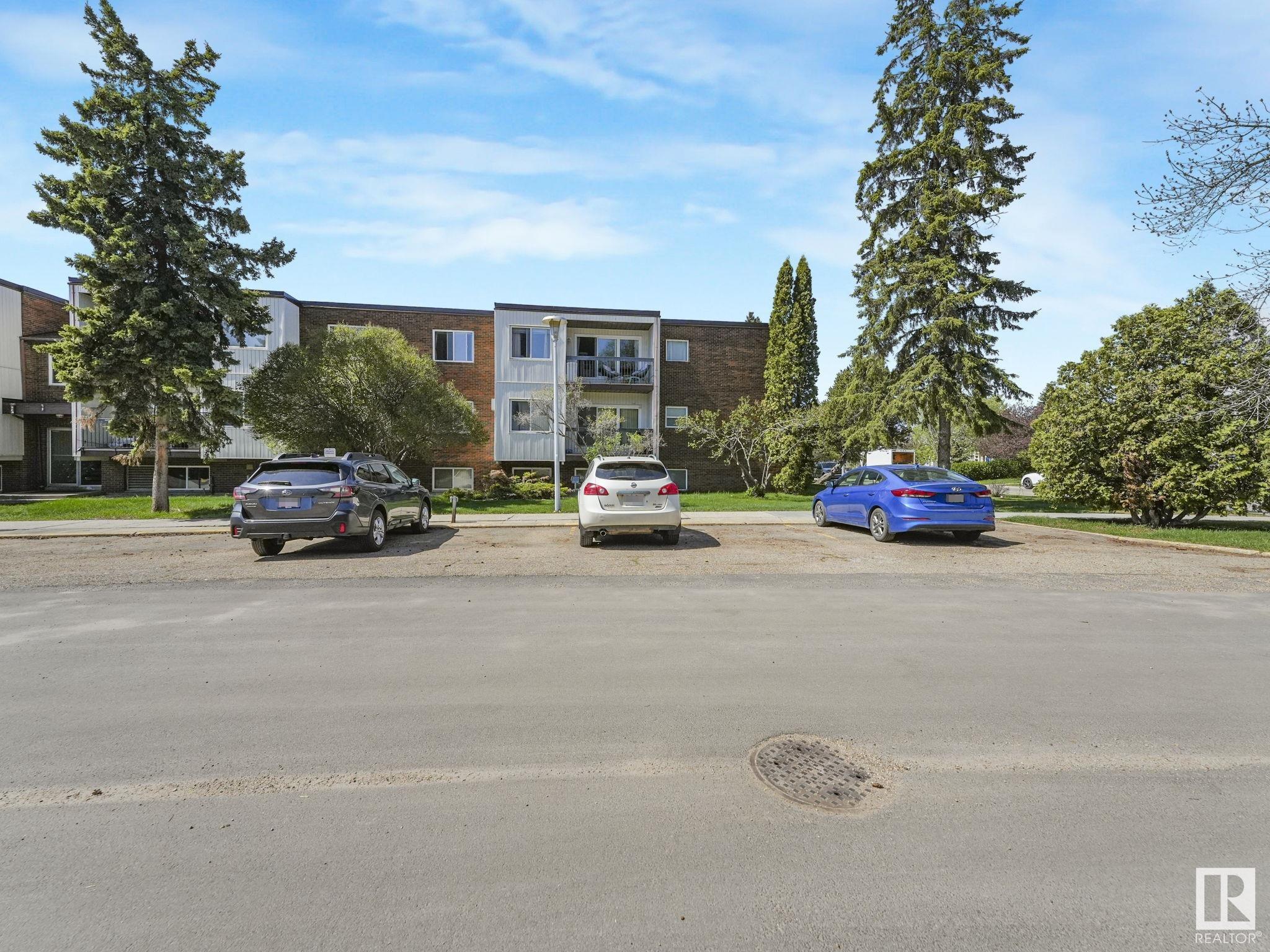 http://cdnparap120.paragonrels.com/ParagonImages/Property/p12/RAE/225347774/33/0/0/281050c8026e35c9a648b4ccb72cb80f/1/10b0c447b6b89558c8c18e2666371f64/225347774-1cab6fbb-e90f-43ec-ab93-6f50797f98f6.JPG