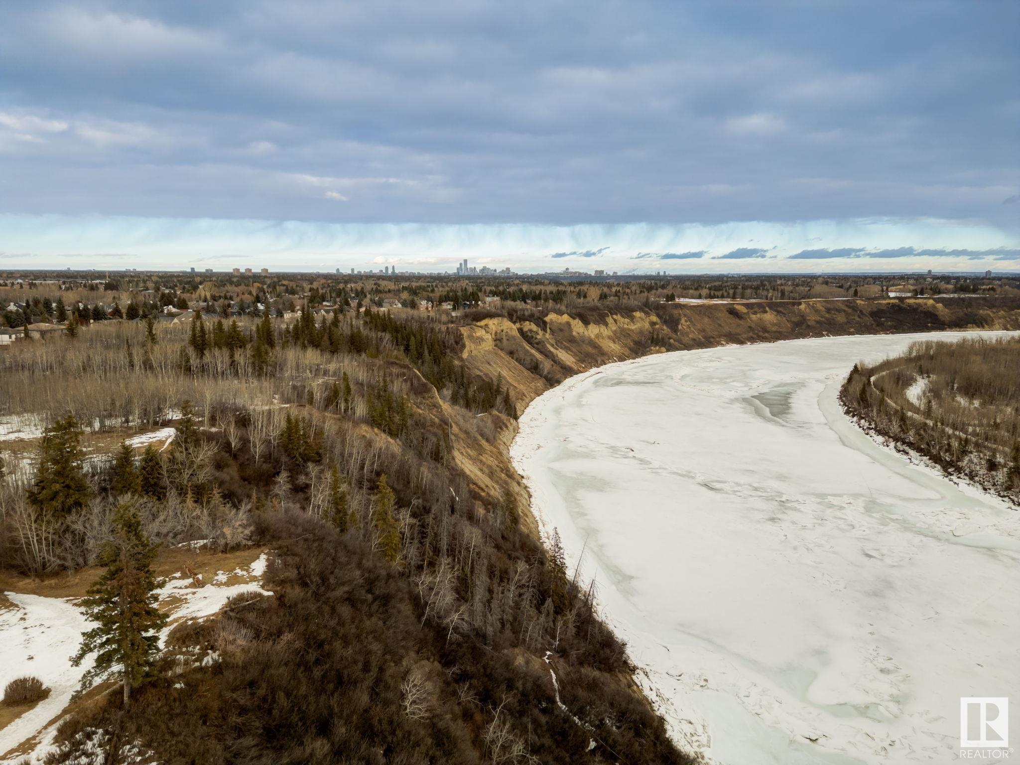 http://cdnparap120.paragonrels.com/ParagonImages/Property/p12/RAE/225348283/52/0/0/8c0c71432a4b8a61f41dbd214b103fd8/1/1f825d6d0bc2c0532b72b76a8a2e3c5f/225348283-E14E668F-15CF-47FB-A9DF-ABE9A6EC06D8.JPG