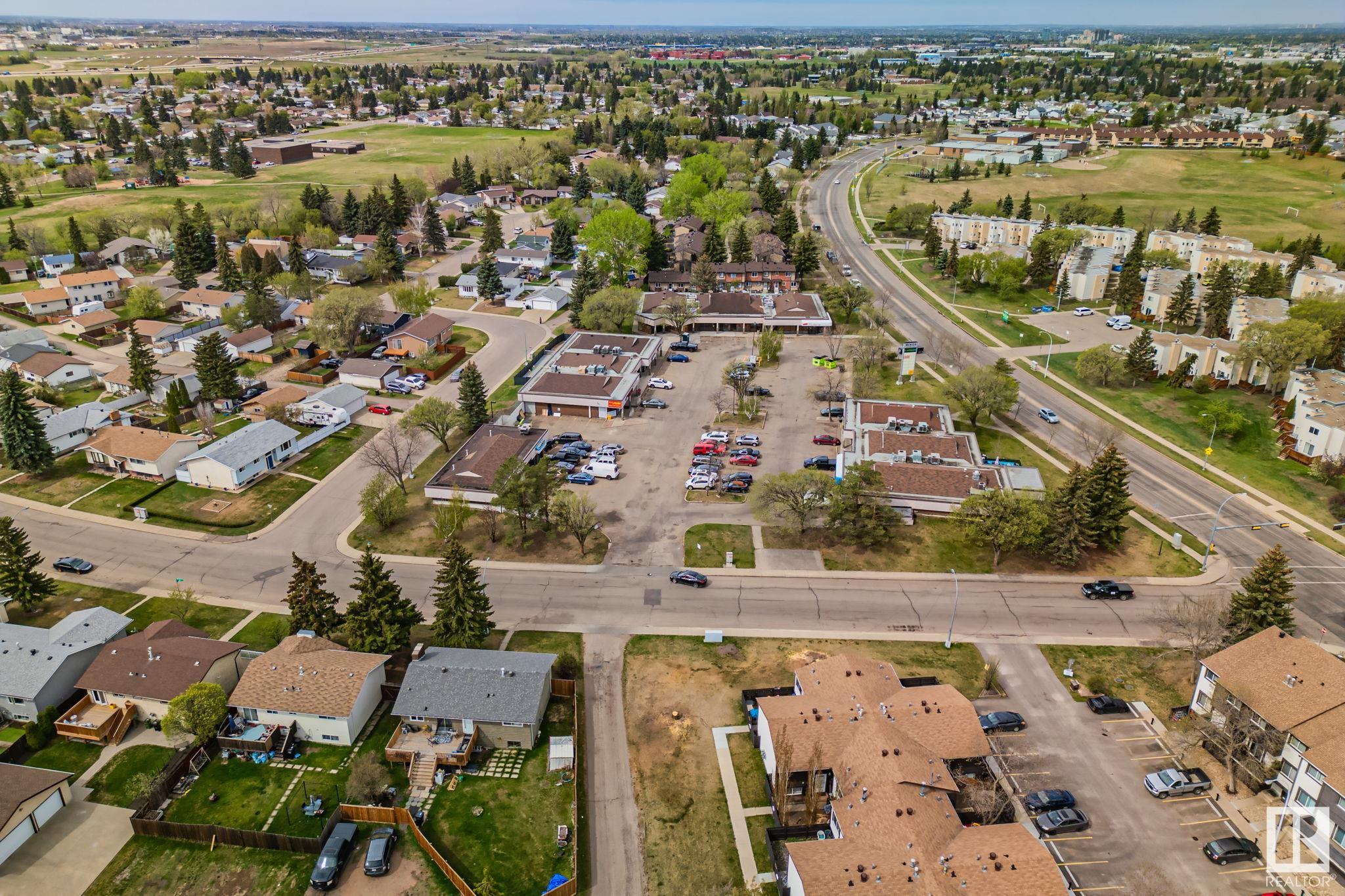 http://cdnparap120.paragonrels.com/ParagonImages/Property/p12/RAE/225348391/42/0/0/e8e8bab47b62a6448c71fd6a1b286425/1/66888308fae3f79401d9070a3c01aec9/225348391-fe865842-6e3e-4a15-893c-8b4e7ced07de.JPG