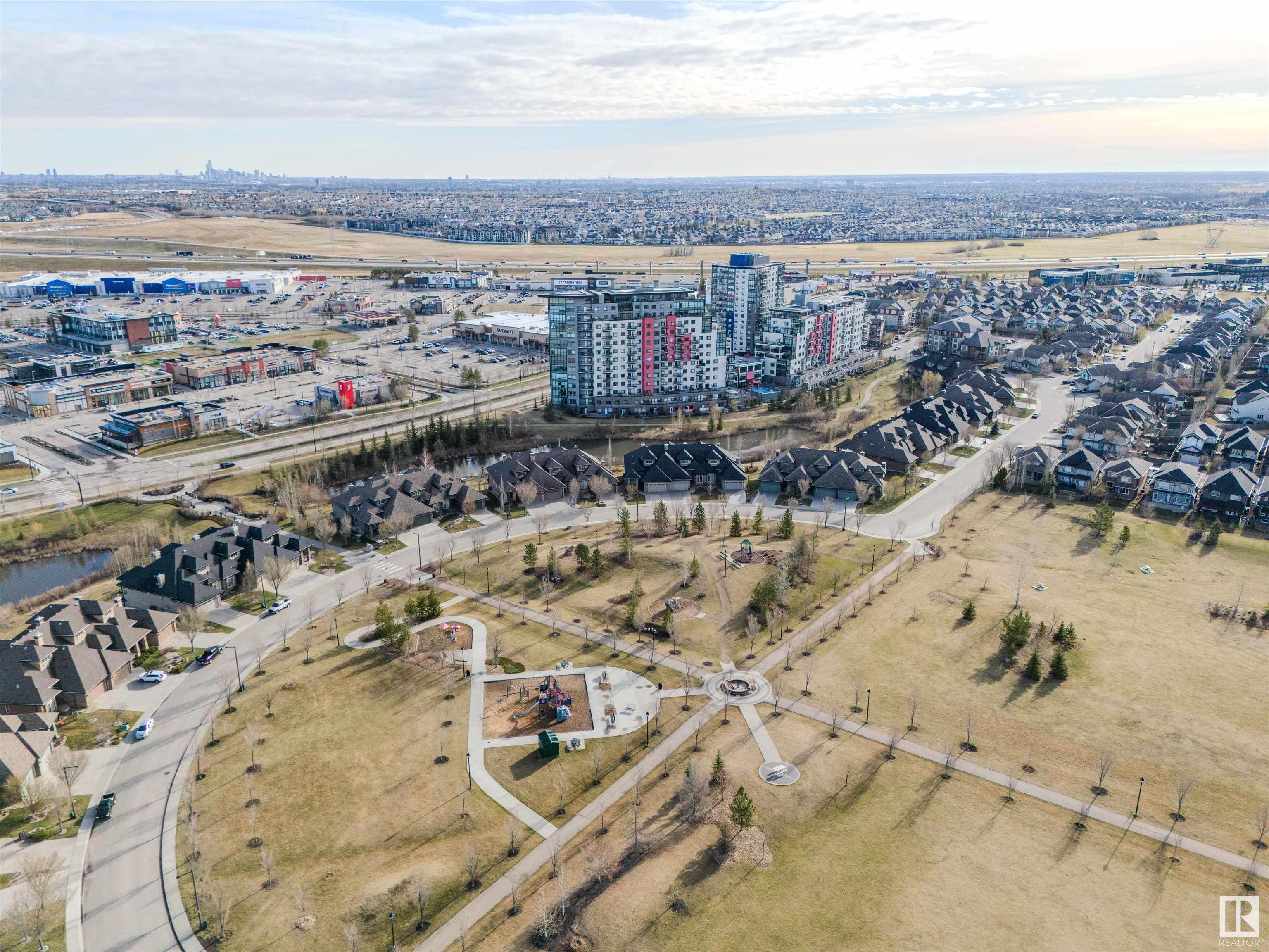 http://cdnparap120.paragonrels.com/ParagonImages/Property/p12/RAE/225348406/14/0/0/f9523dc81a88981df955b7895e34e3f6/1/a9925c55e05bc3d01ccfef9e4a41fc14/225348406-371eef78-db50-400b-b778-73950f29a956.JPG