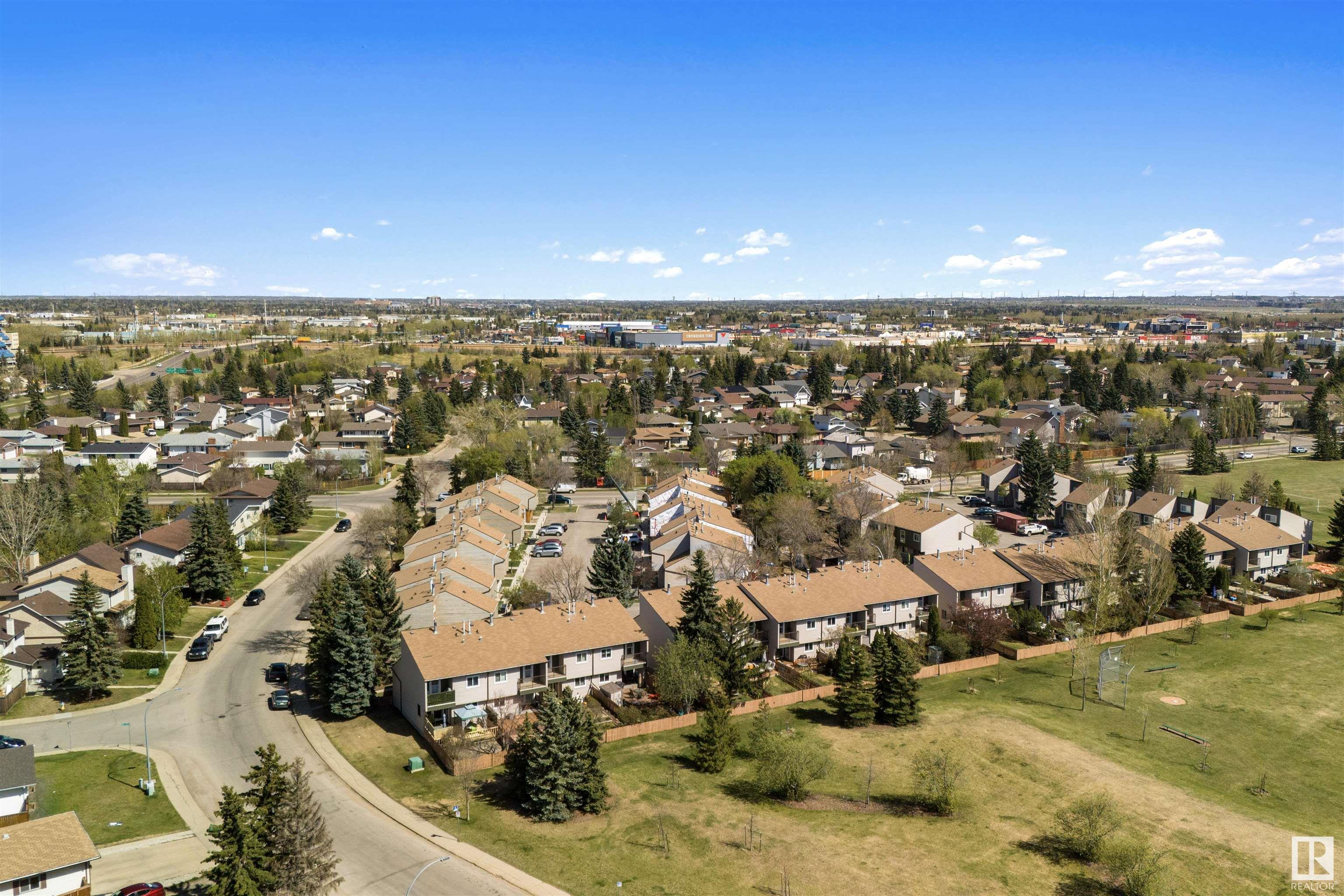 http://cdnparap120.paragonrels.com/ParagonImages/Property/p12/RAE/225348500/34/0/0/4ce2a6bd1c9d2ef22f9883eb37ae584f/1/79d66b7c69f7d83ab2e5bb3685c9119b/225348500-425515e4-9665-4f06-bf40-75670bedf268.JPG