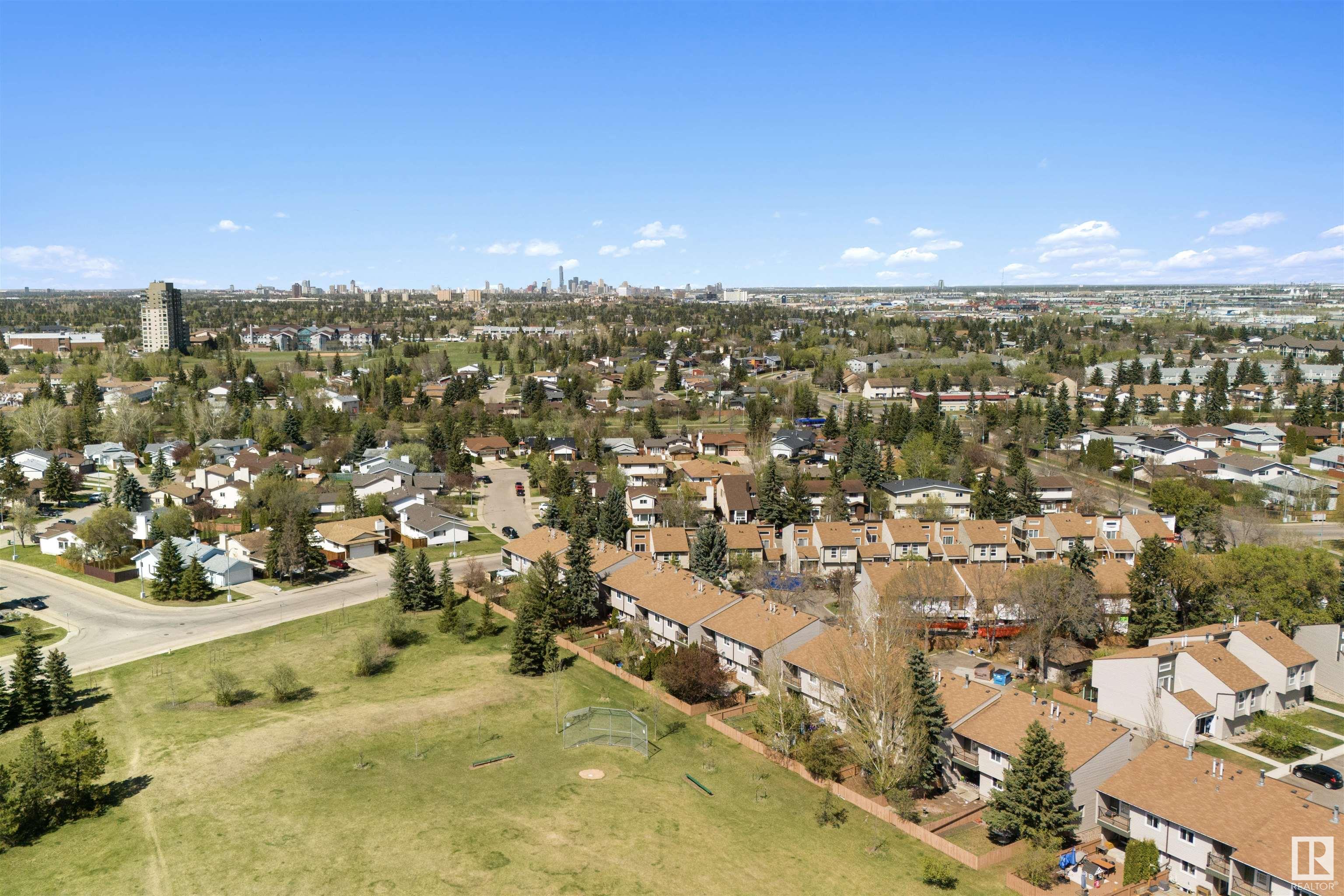 http://cdnparap120.paragonrels.com/ParagonImages/Property/p12/RAE/225348500/35/0/0/b151791b432a5415c50dc9f1f2d0343b/1/79d66b7c69f7d83ab2e5bb3685c9119b/225348500-8a09557c-d153-4e96-b852-71b6ac664aa3.JPG