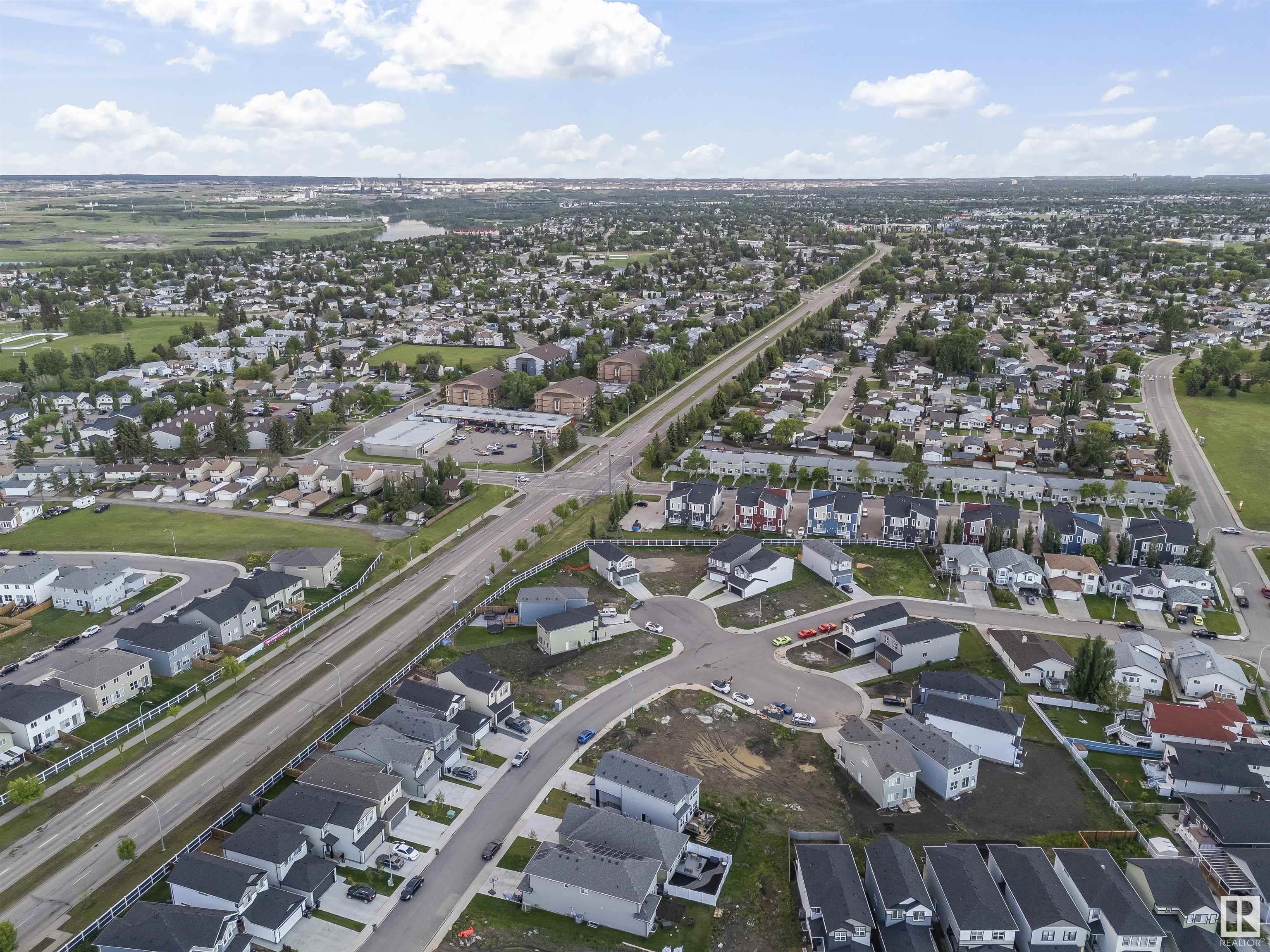 Photo 4 at 15124 28 Street Nw, Kirkness, Edmonton