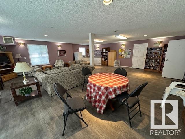 http://cdnparap120.paragonrels.com/ParagonImages/Property/p12/RAE/225348584/32/0/0/9ac4031158cba5fcfc80b257146c8e05/1/dea235631928bd8d381cd354e3e796b7/225348584-3d7f3f65-af69-41a9-bc9a-859ba1974569.JPG