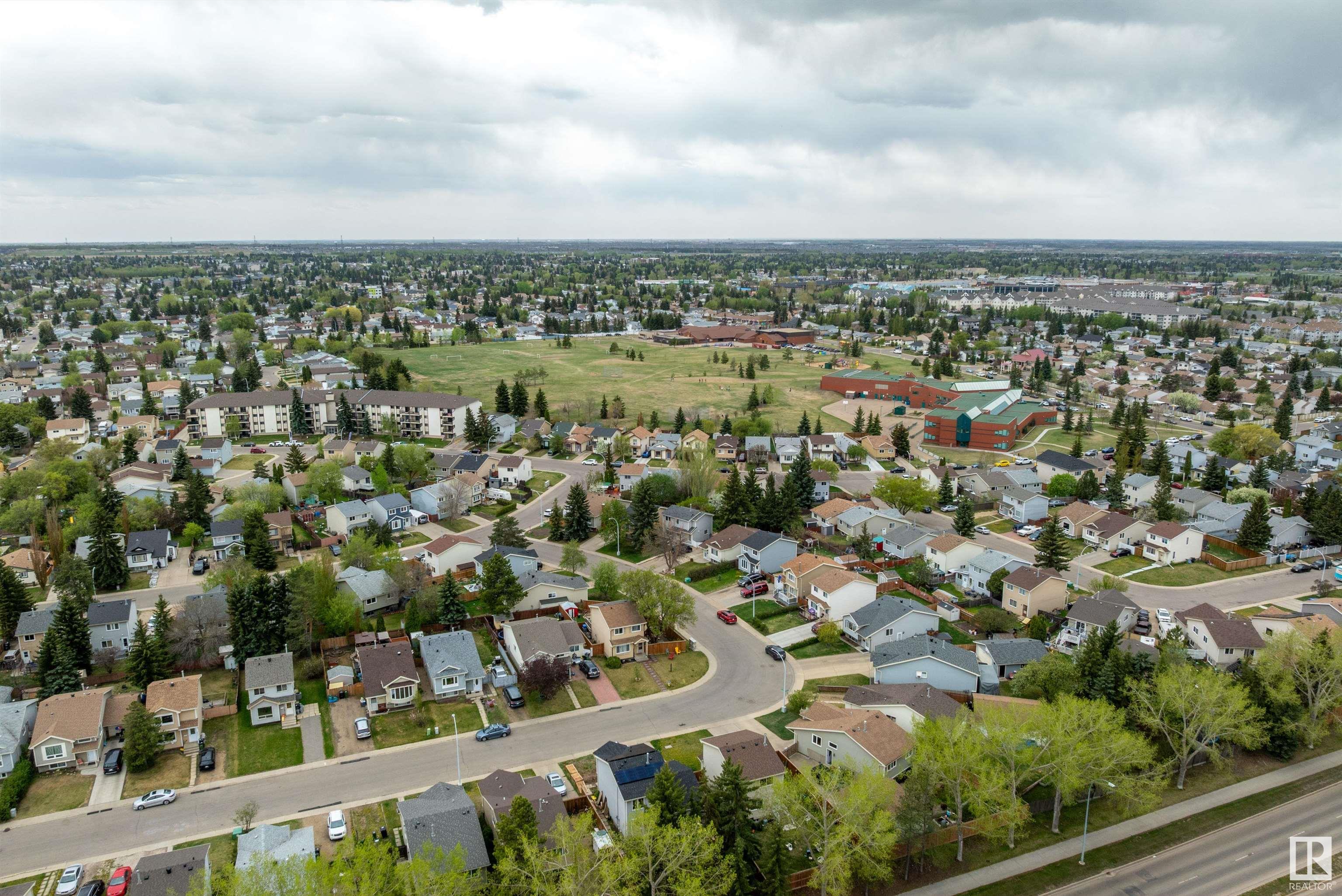 http://cdnparap120.paragonrels.com/ParagonImages/Property/p12/RAE/225348933/62/0/0/20182aaa60839b5ff19b72e0f7e0d26c/1/48f7198e60241956a4d5fa1503ceafb3/225348933-40836c5f-3560-480f-9b03-56c0211ead33.JPG