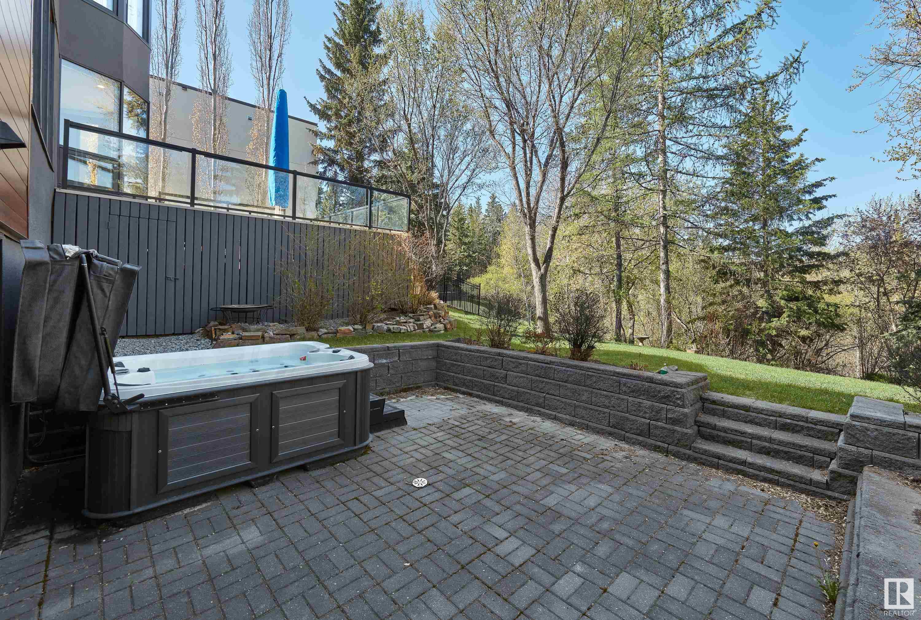 http://cdnparap120.paragonrels.com/ParagonImages/Property/p12/RAE/225349018/43/0/0/4471ac83b110e54275ee7212cd00e98e/1/3ca0b43b7a12543cdc9e4ea7cbd26978/225349018-e6705267-89eb-4742-8fc3-391a9e5f82e6.JPG