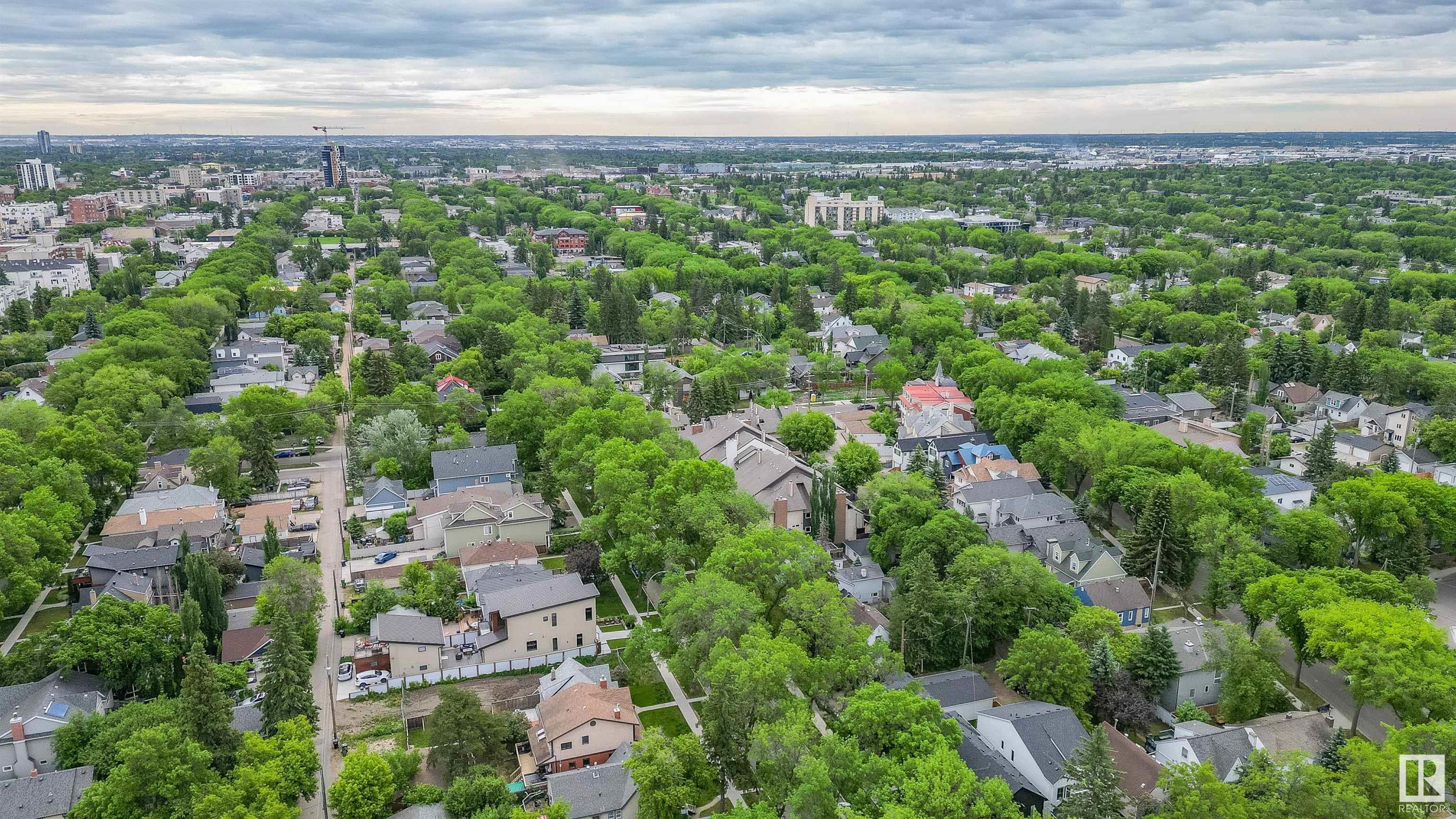 http://cdnparap120.paragonrels.com/ParagonImages/Property/p12/RAE/225349150/65/0/0/5b1c594d749414e4d137883fe2f6f50d/1/c57029b363a8bc4c68d4a2adafe5f8d8/225349150-5b8f2d09-f5e8-47fb-9a0c-59dd2e4b537e.JPG
